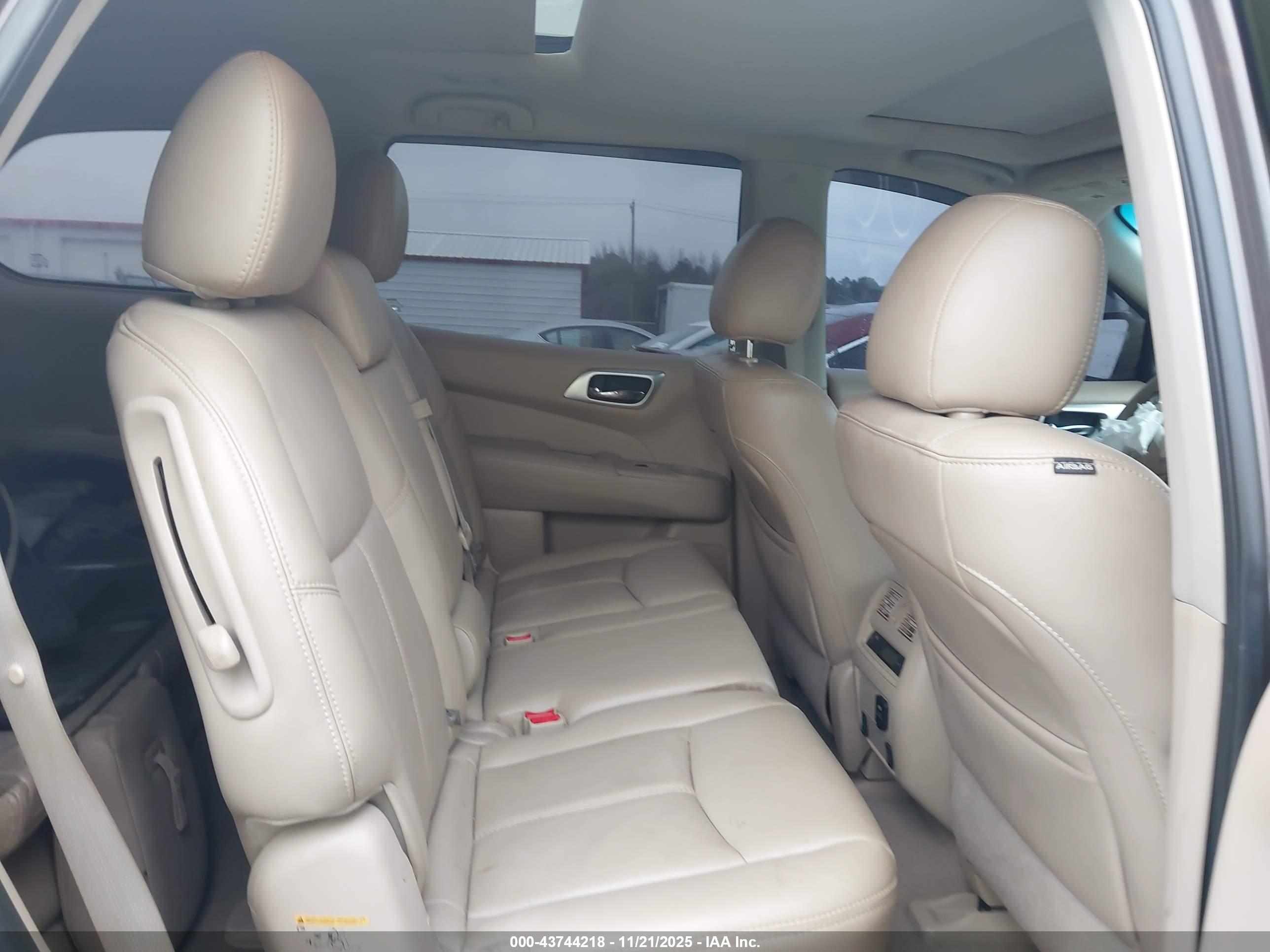 NISSAN PATHFINDER image 8
