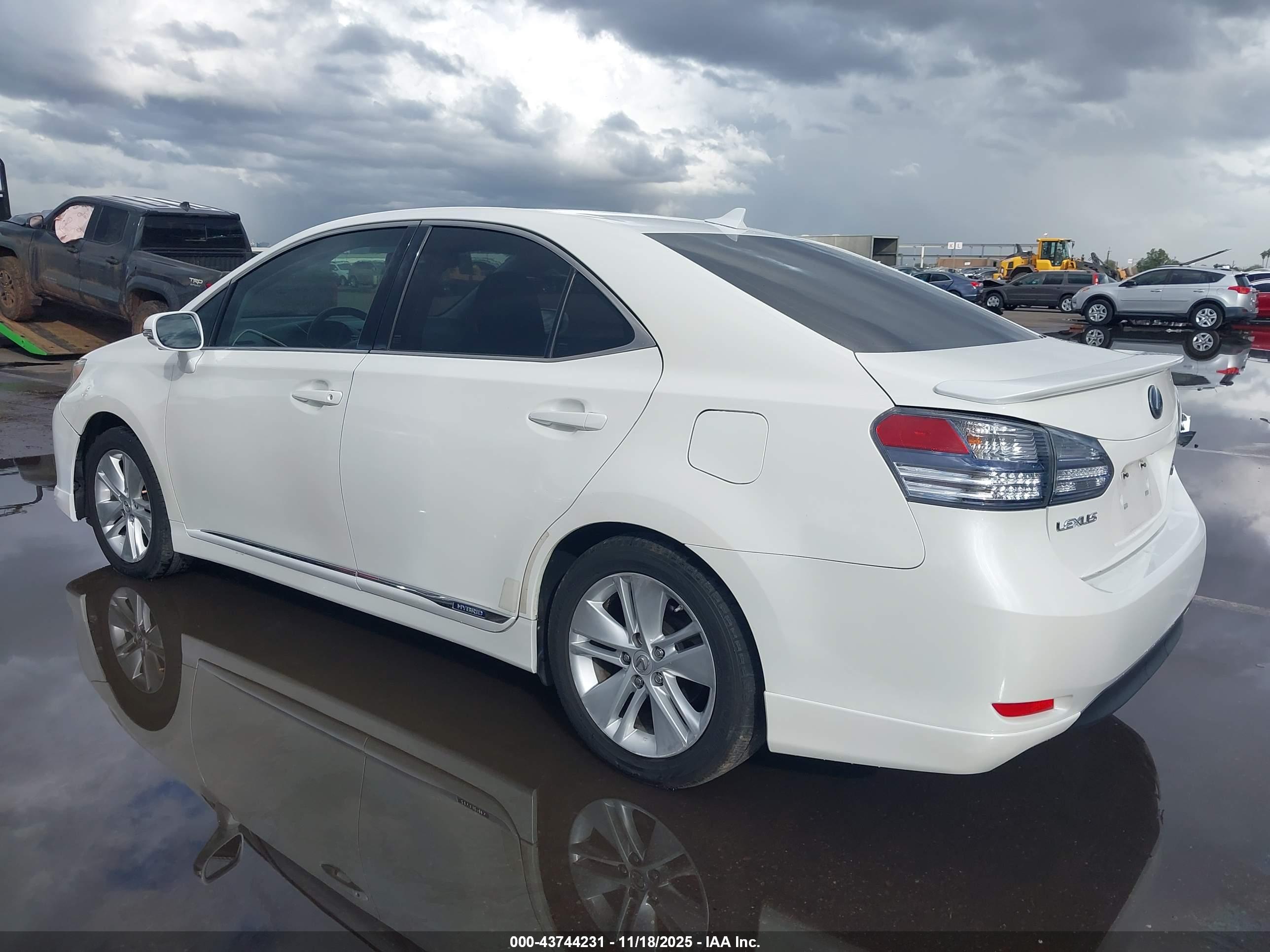LEXUS HS image 3