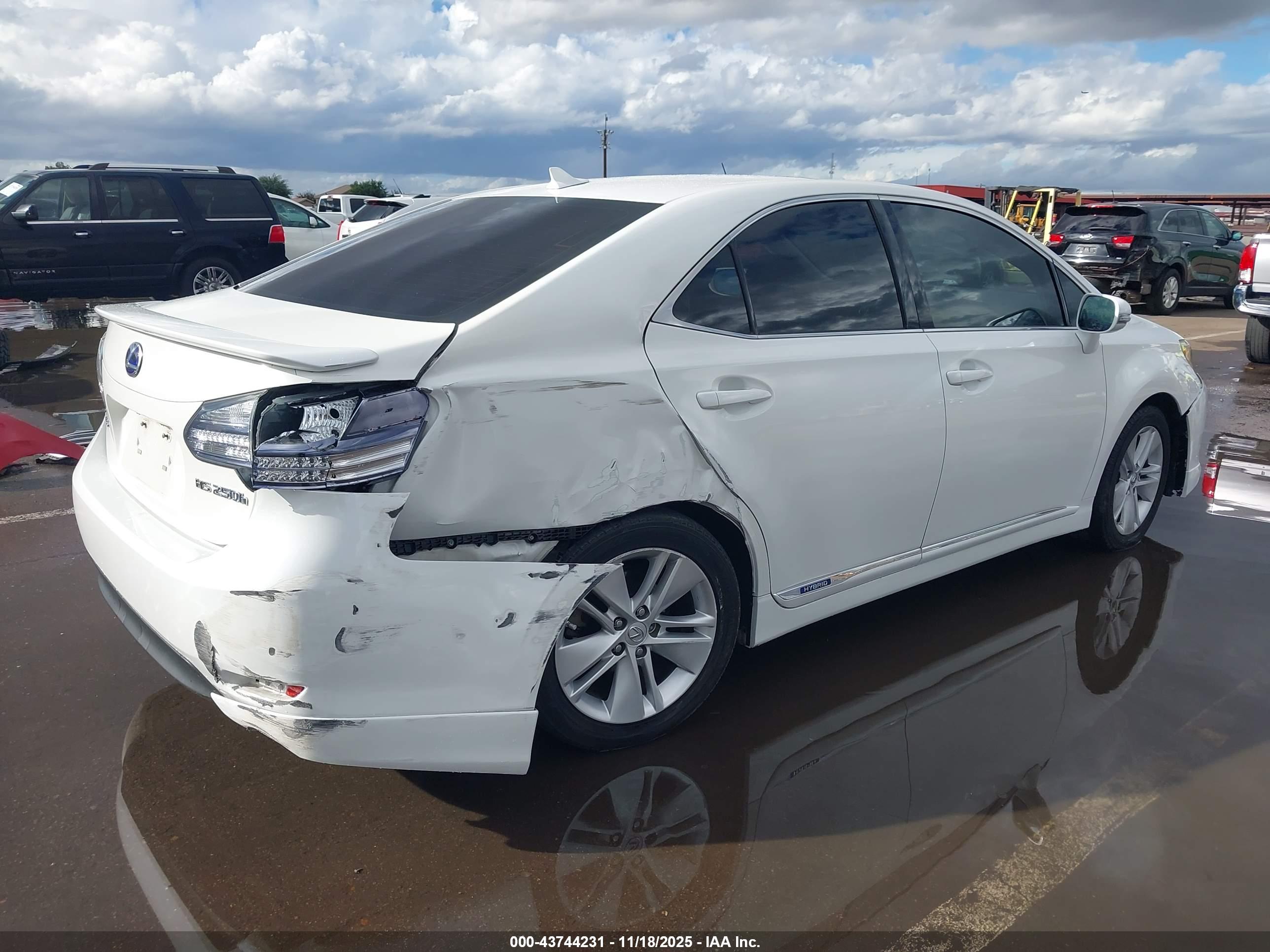 LEXUS HS image 4