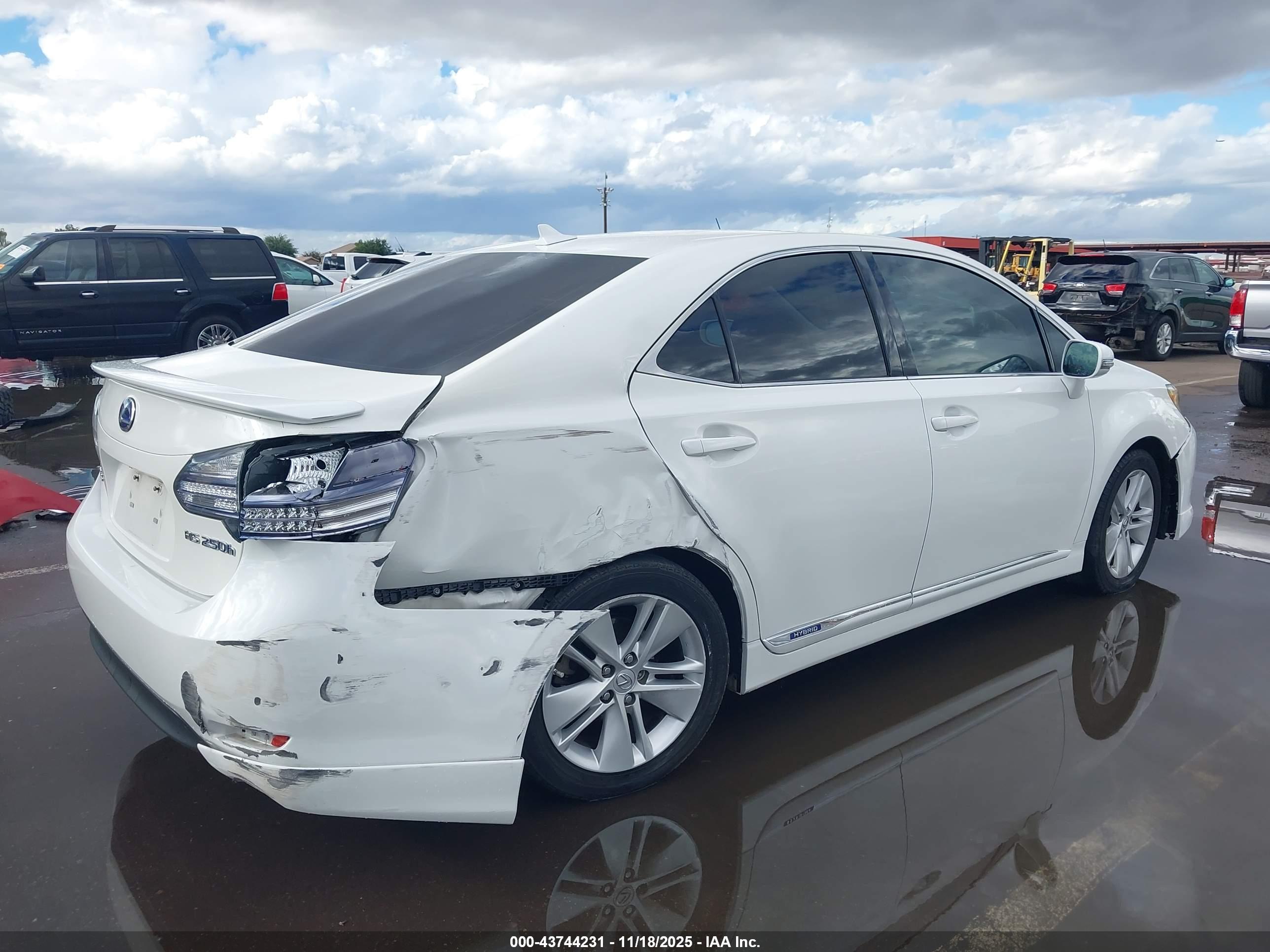 LEXUS HS image 6