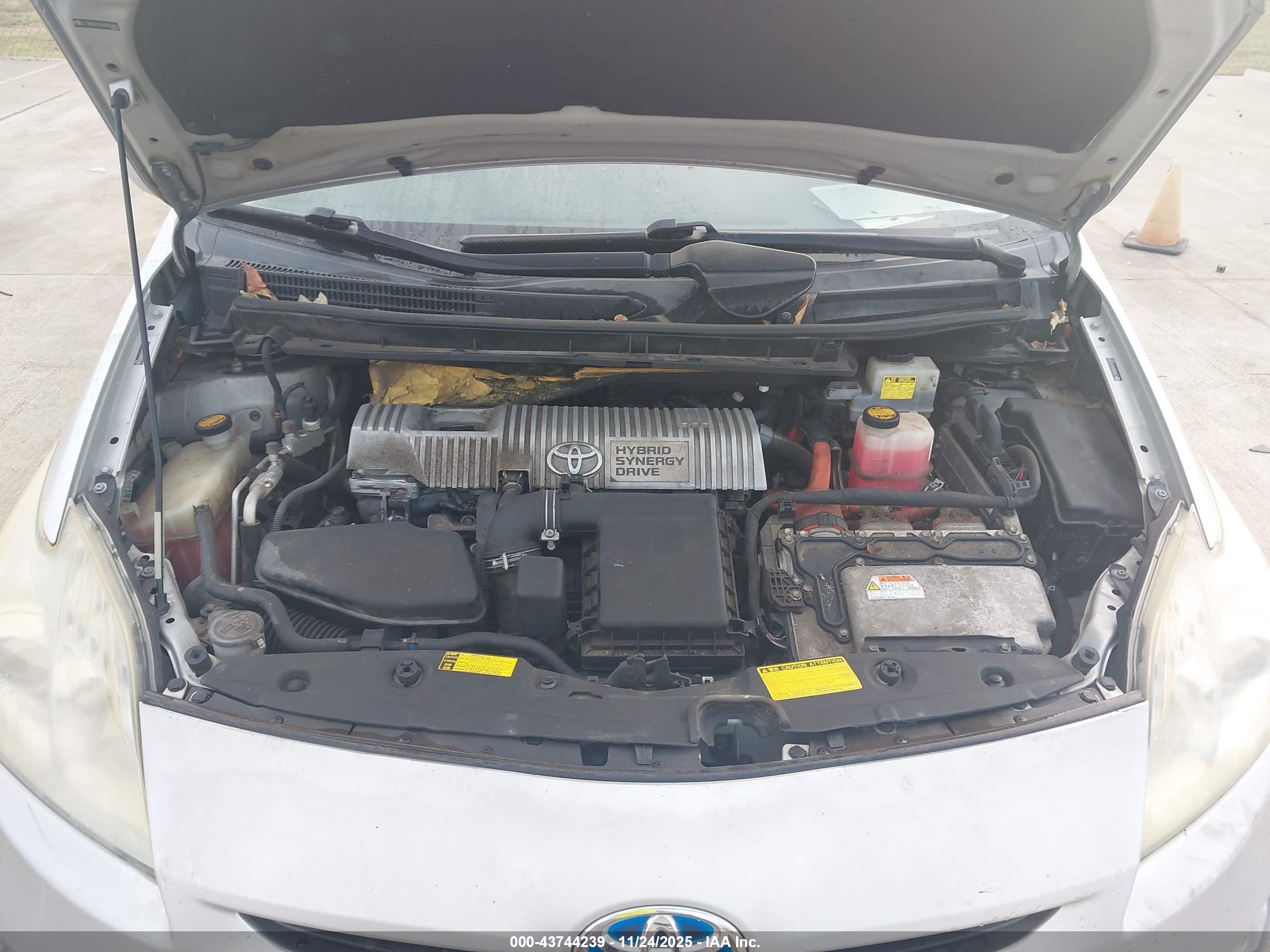 TOYOTA PRIUS image 10