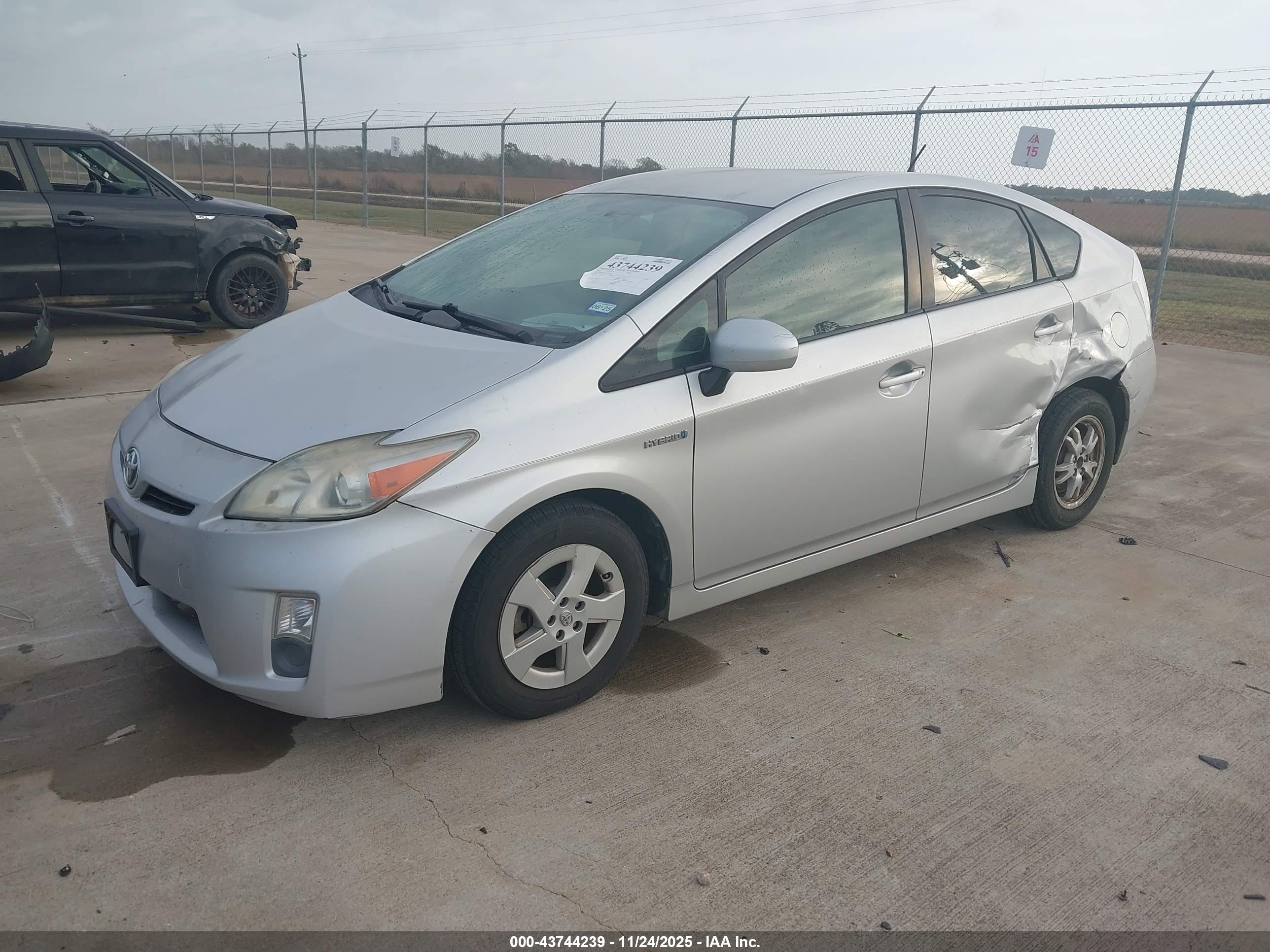 TOYOTA PRIUS image 2