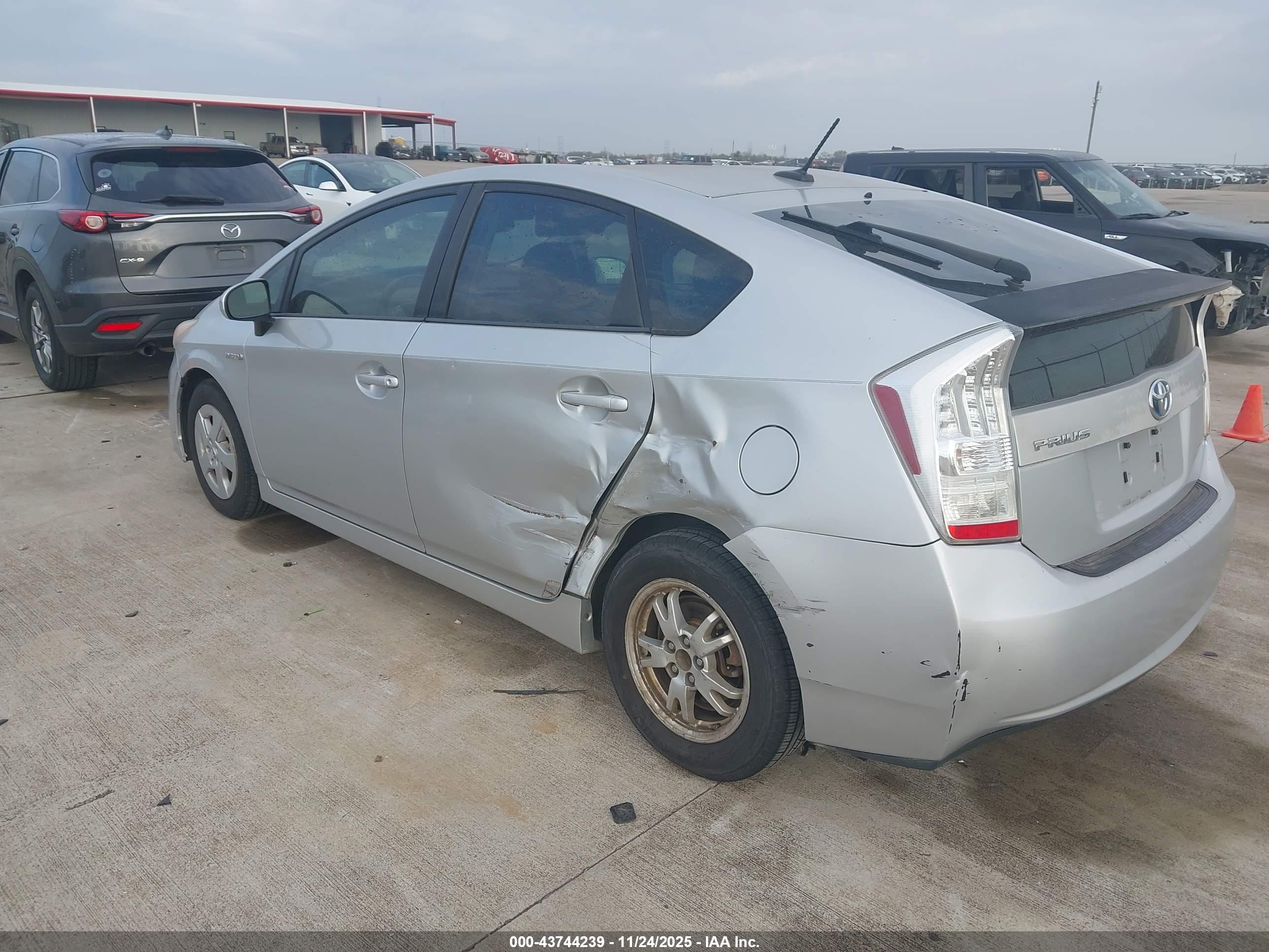 TOYOTA PRIUS image 3