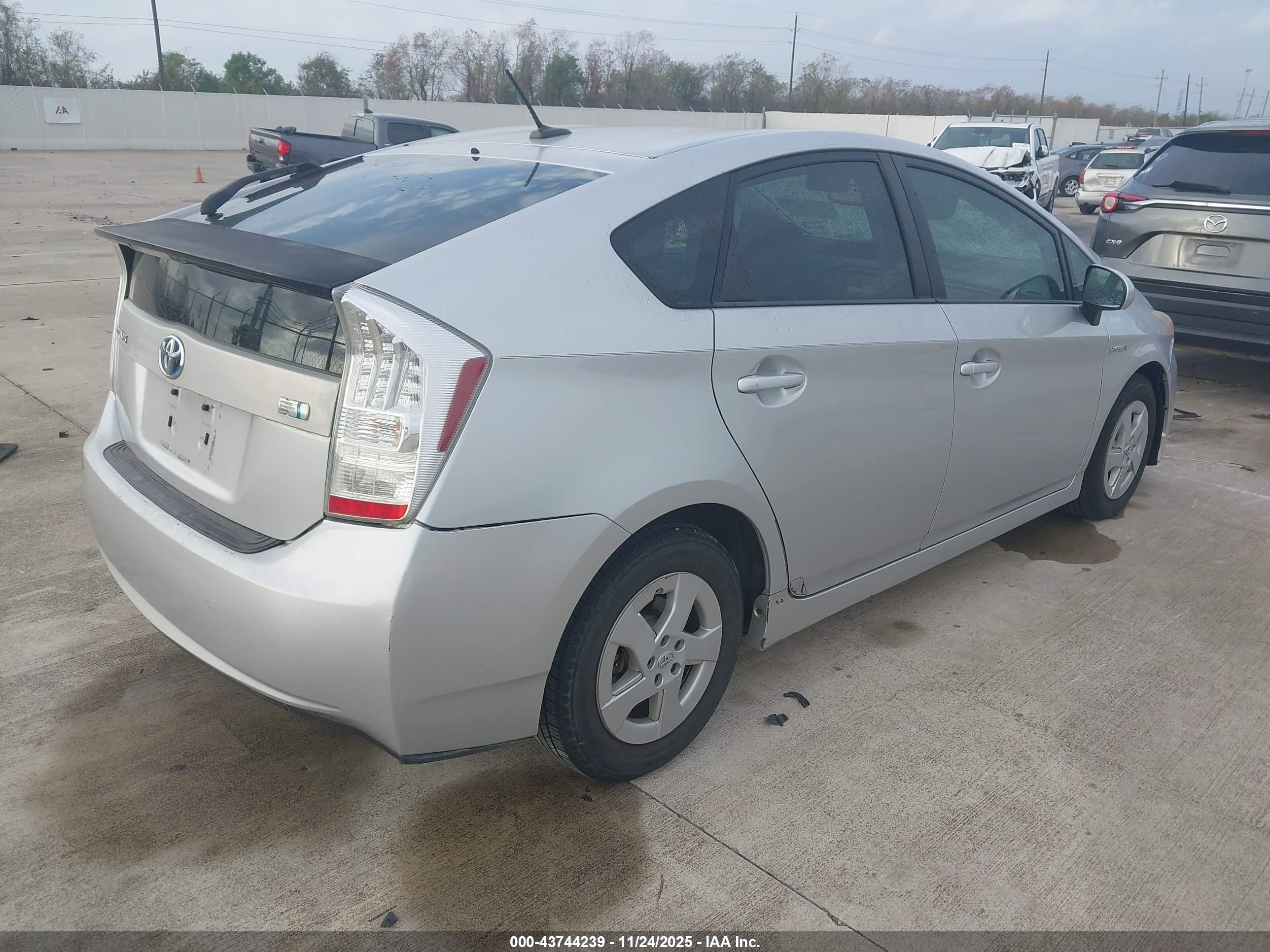 TOYOTA PRIUS image 4