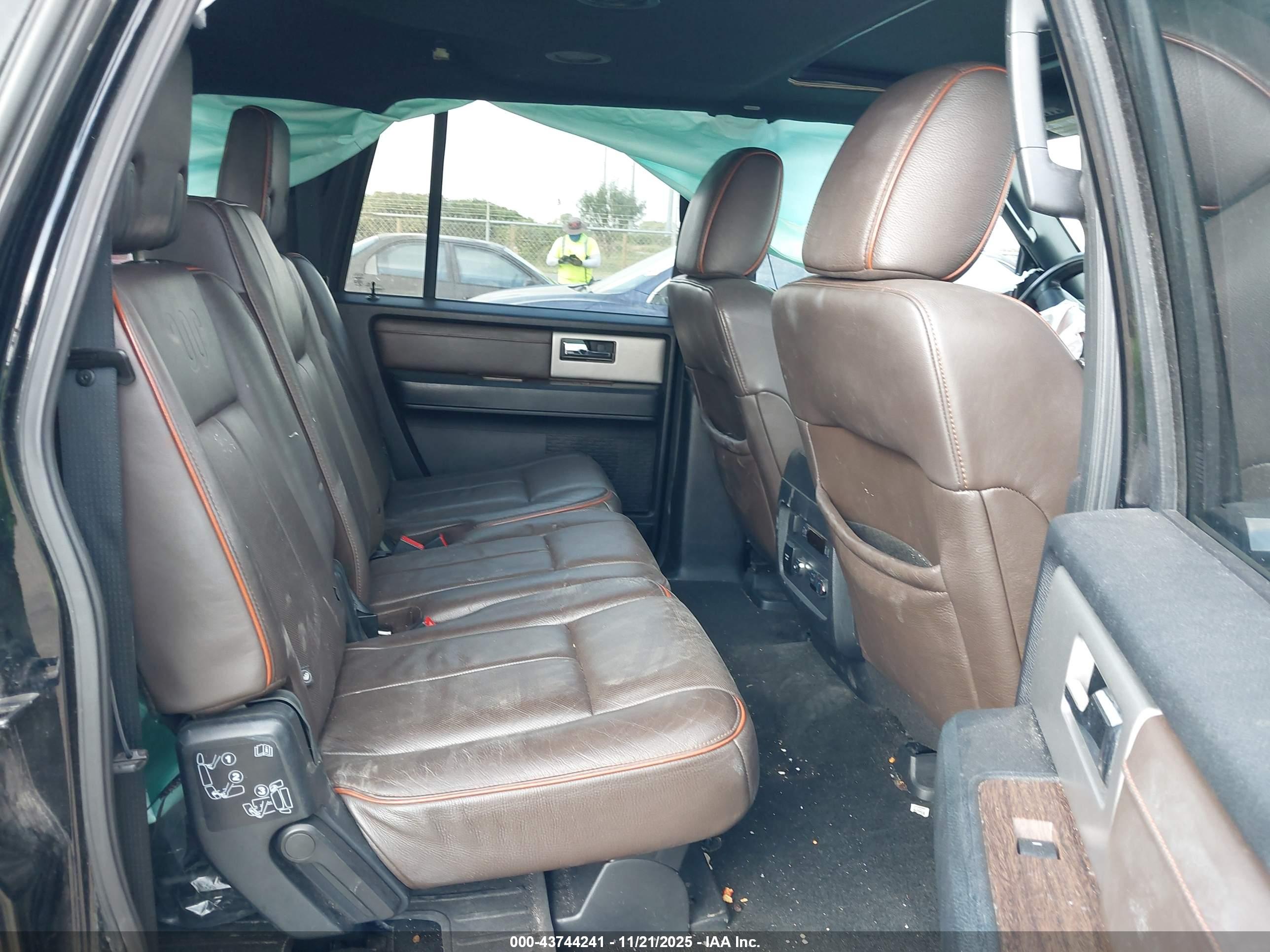 FORD EXPEDITION image 8