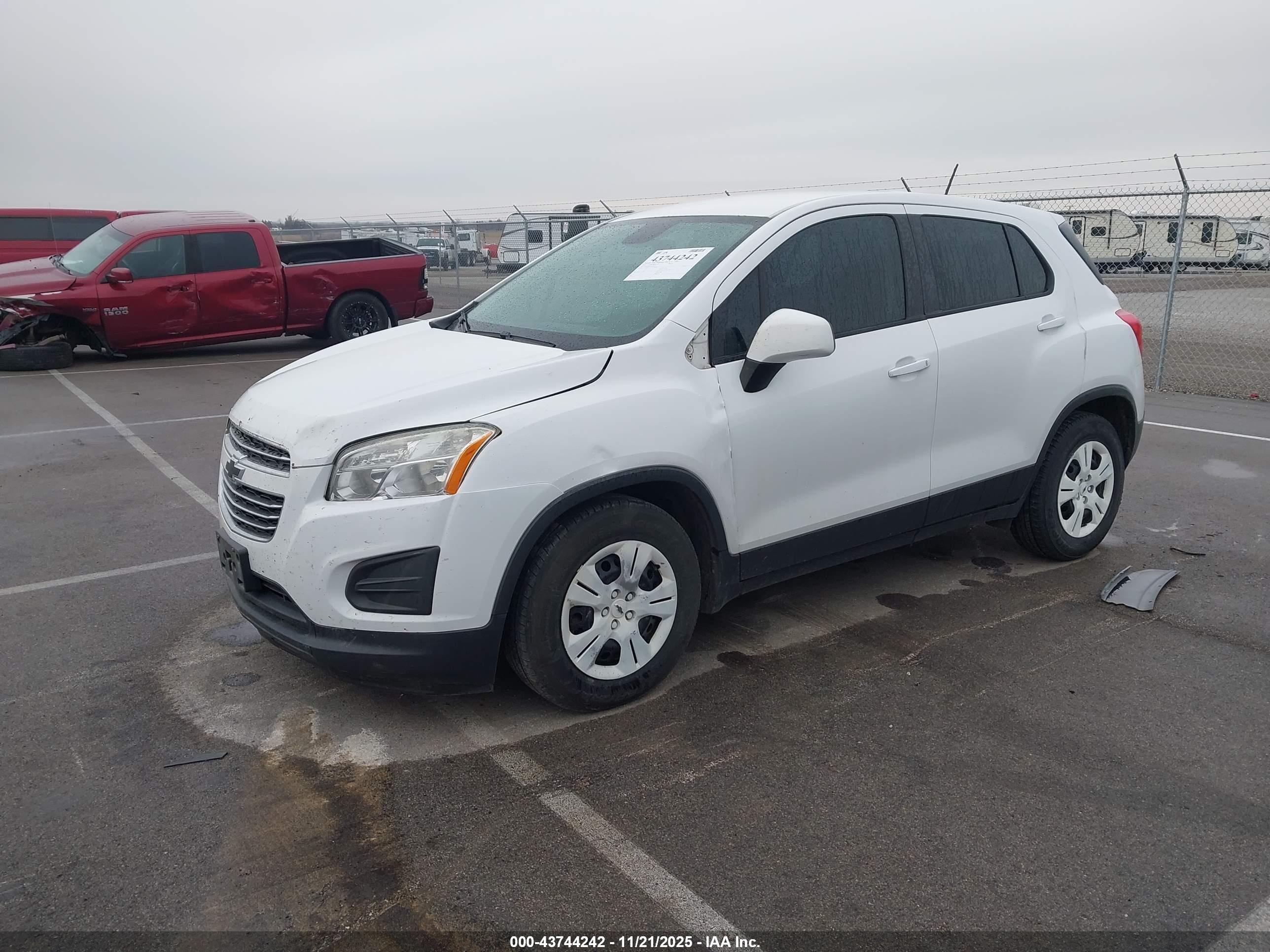 CHEVROLET TRAX image 2