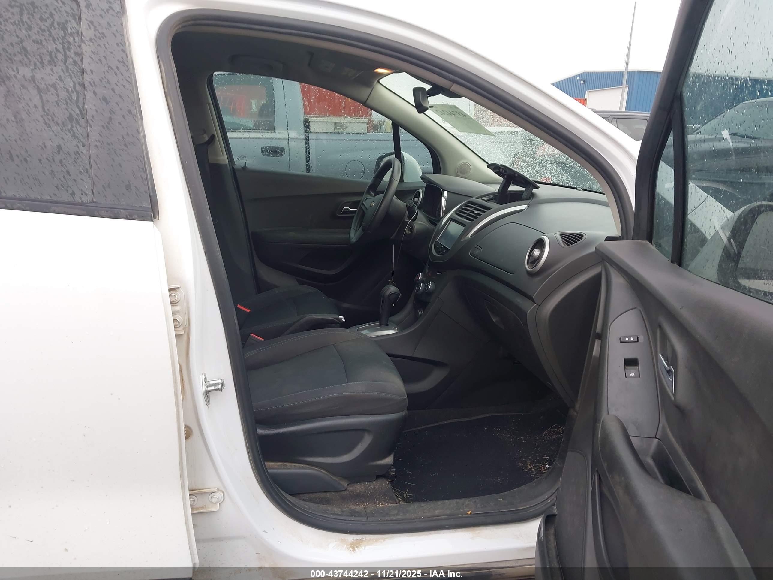 CHEVROLET TRAX image 5