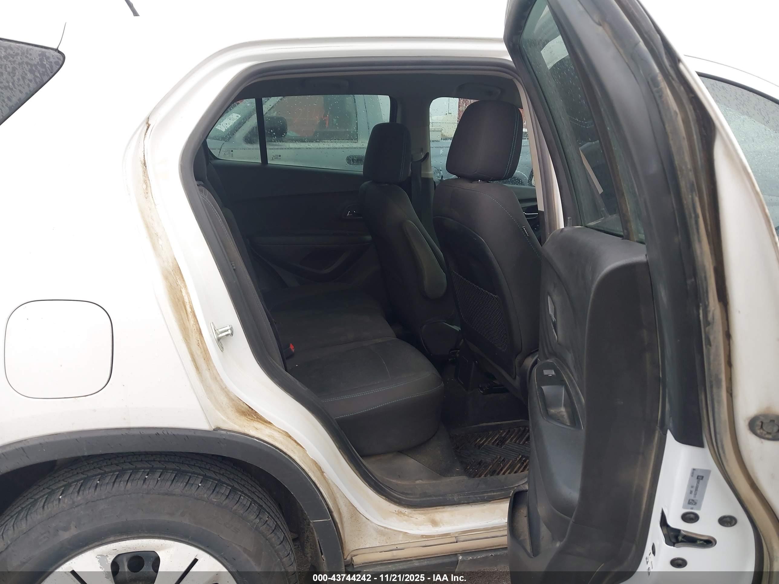 CHEVROLET TRAX image 8