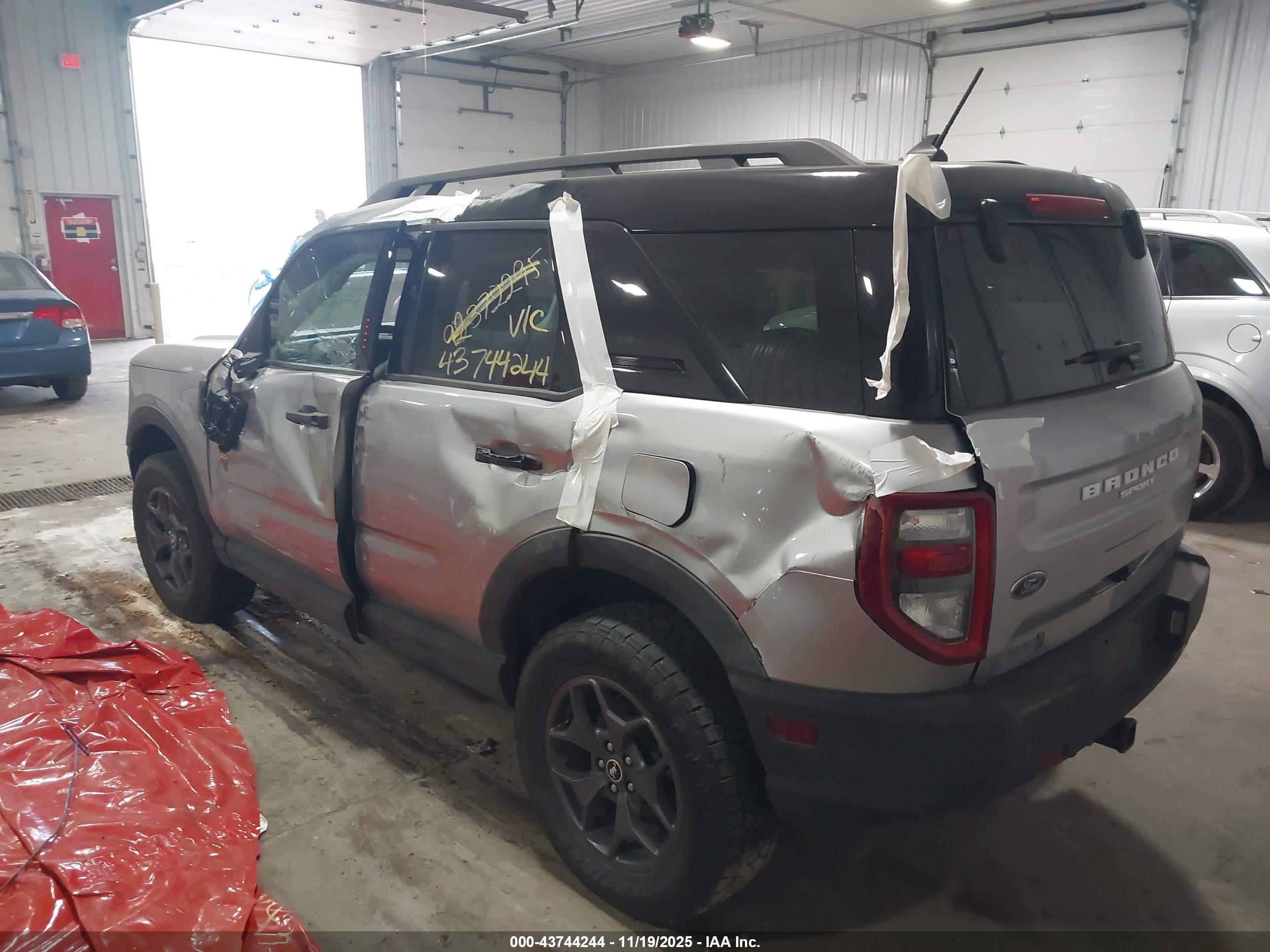 FORD BRONCO image 3