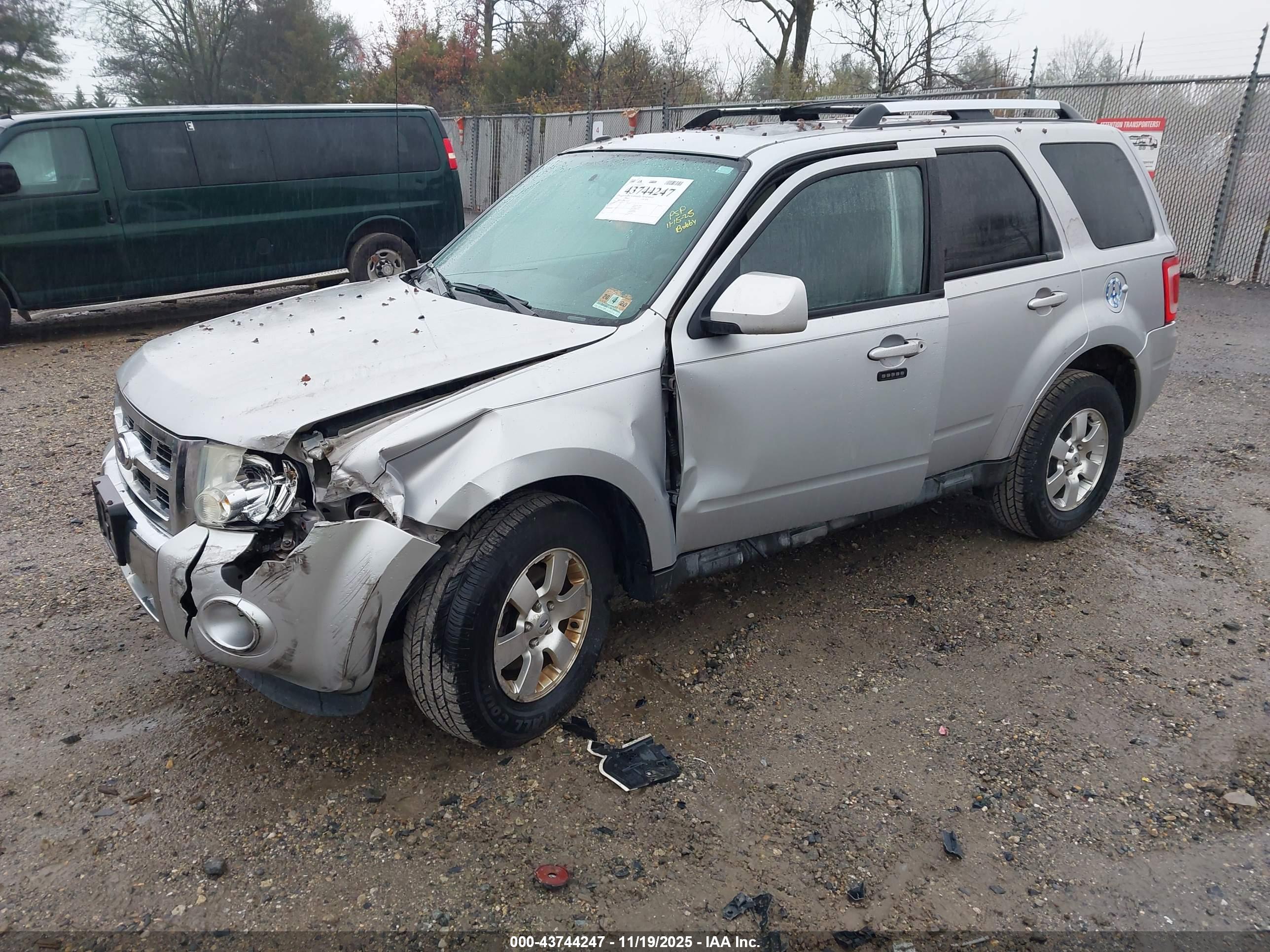 FORD ESCAPE image 2