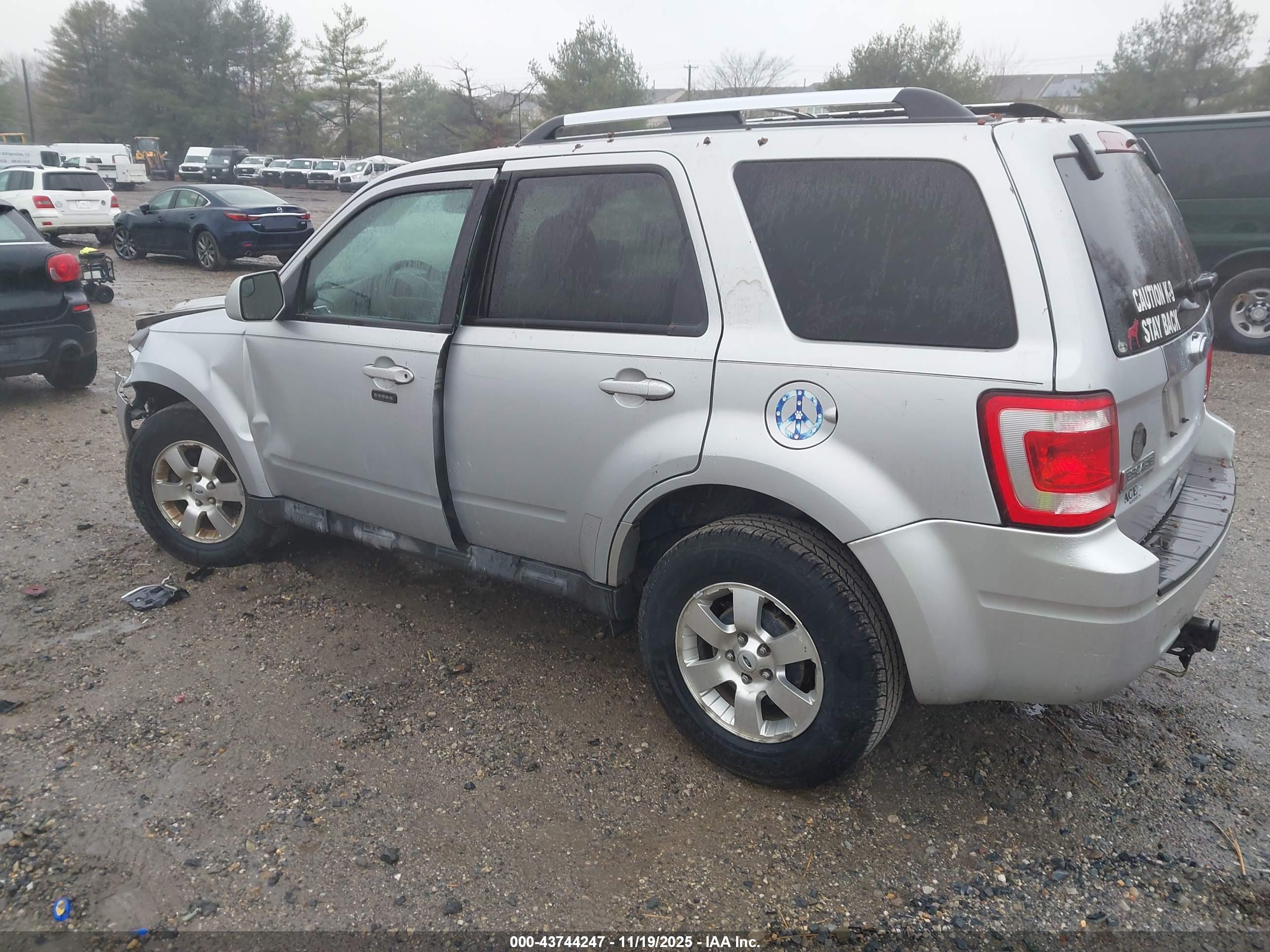 FORD ESCAPE image 3