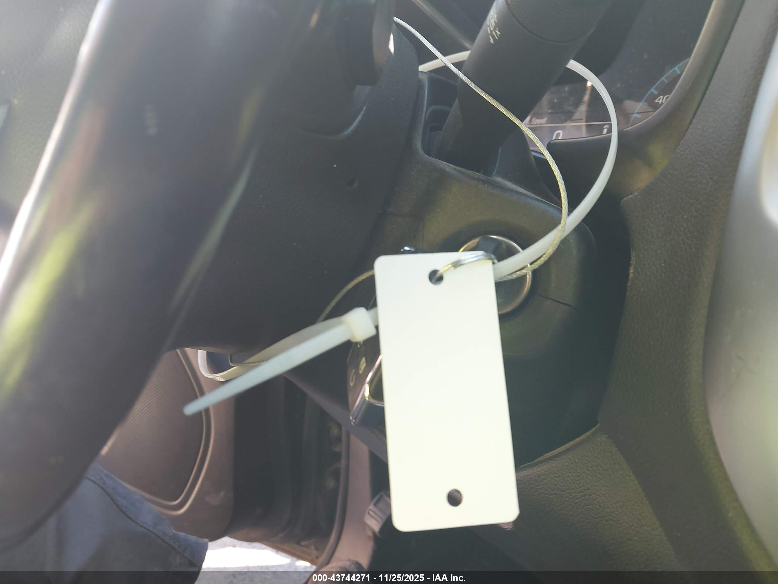 CHEVROLET COLORADO image 11
