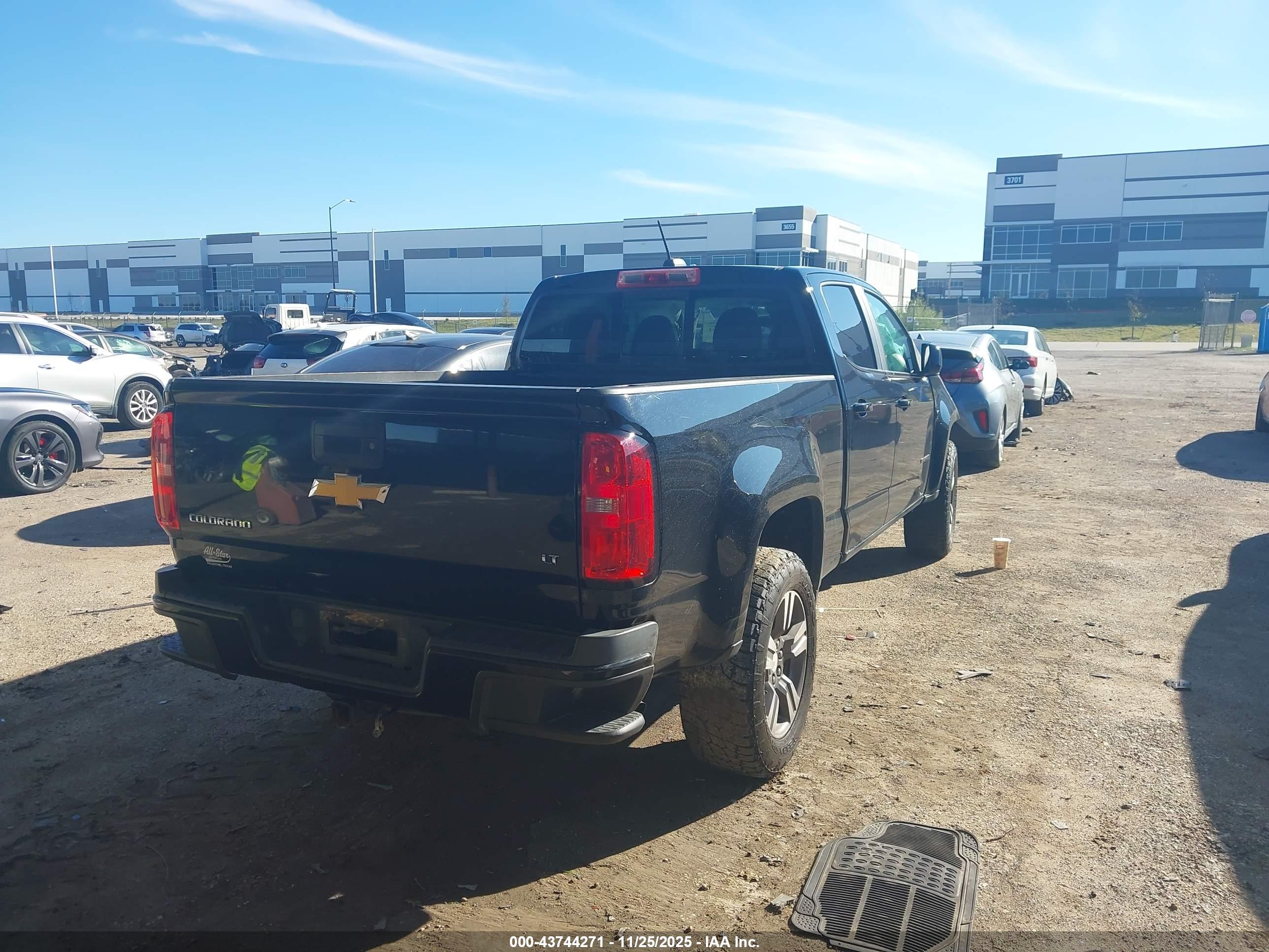 CHEVROLET COLORADO image 4