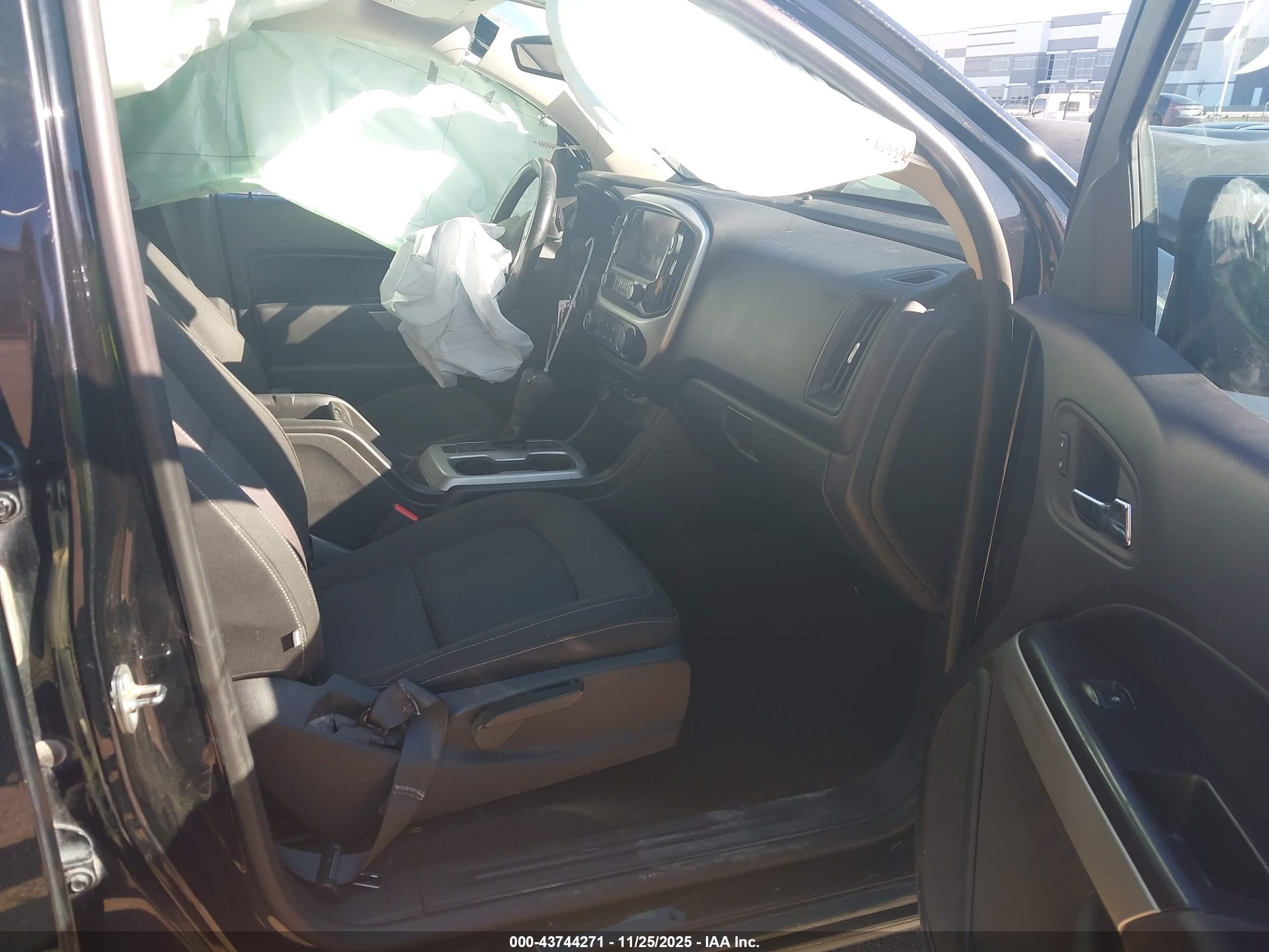 CHEVROLET COLORADO image 5