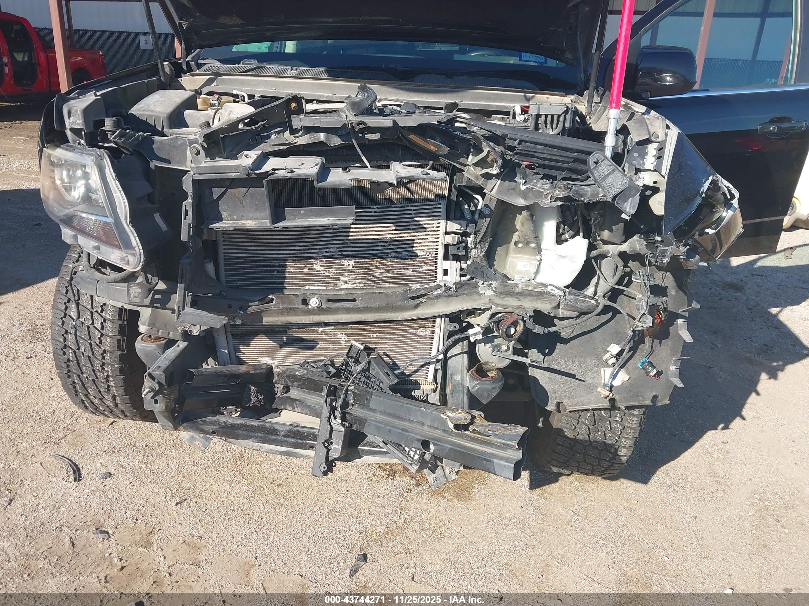 CHEVROLET COLORADO image 6