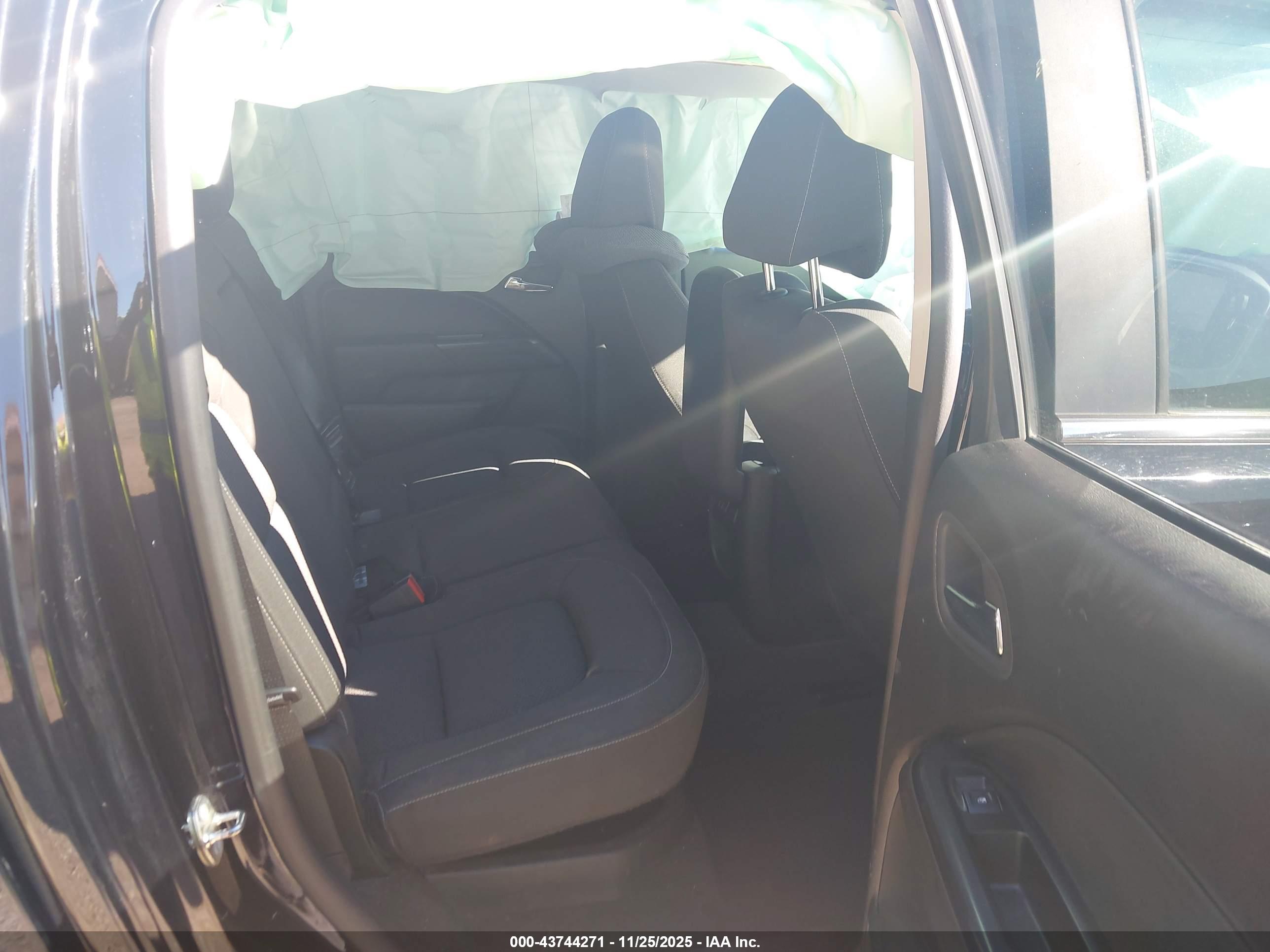 CHEVROLET COLORADO image 8