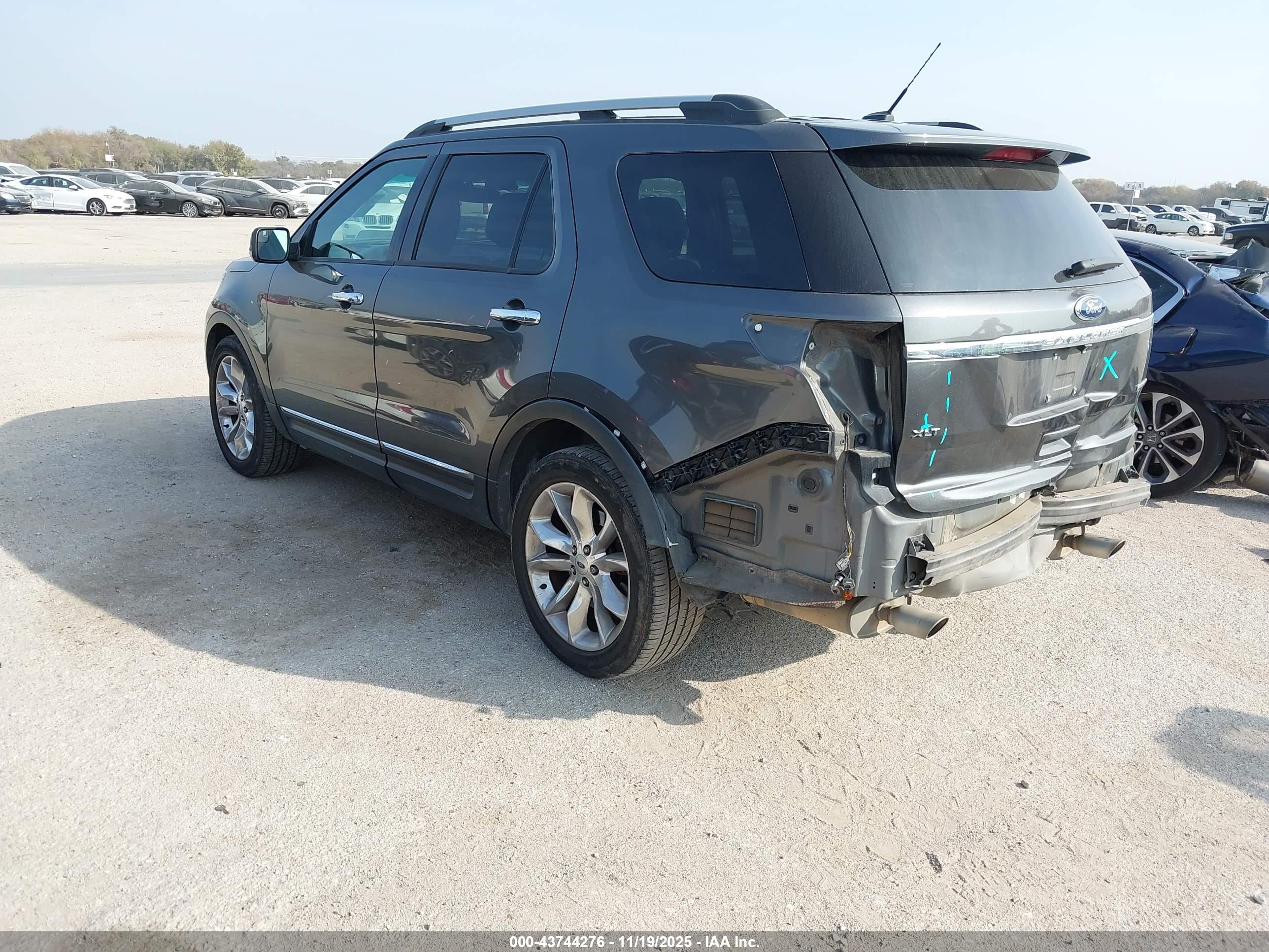 FORD EXPLORER image 3