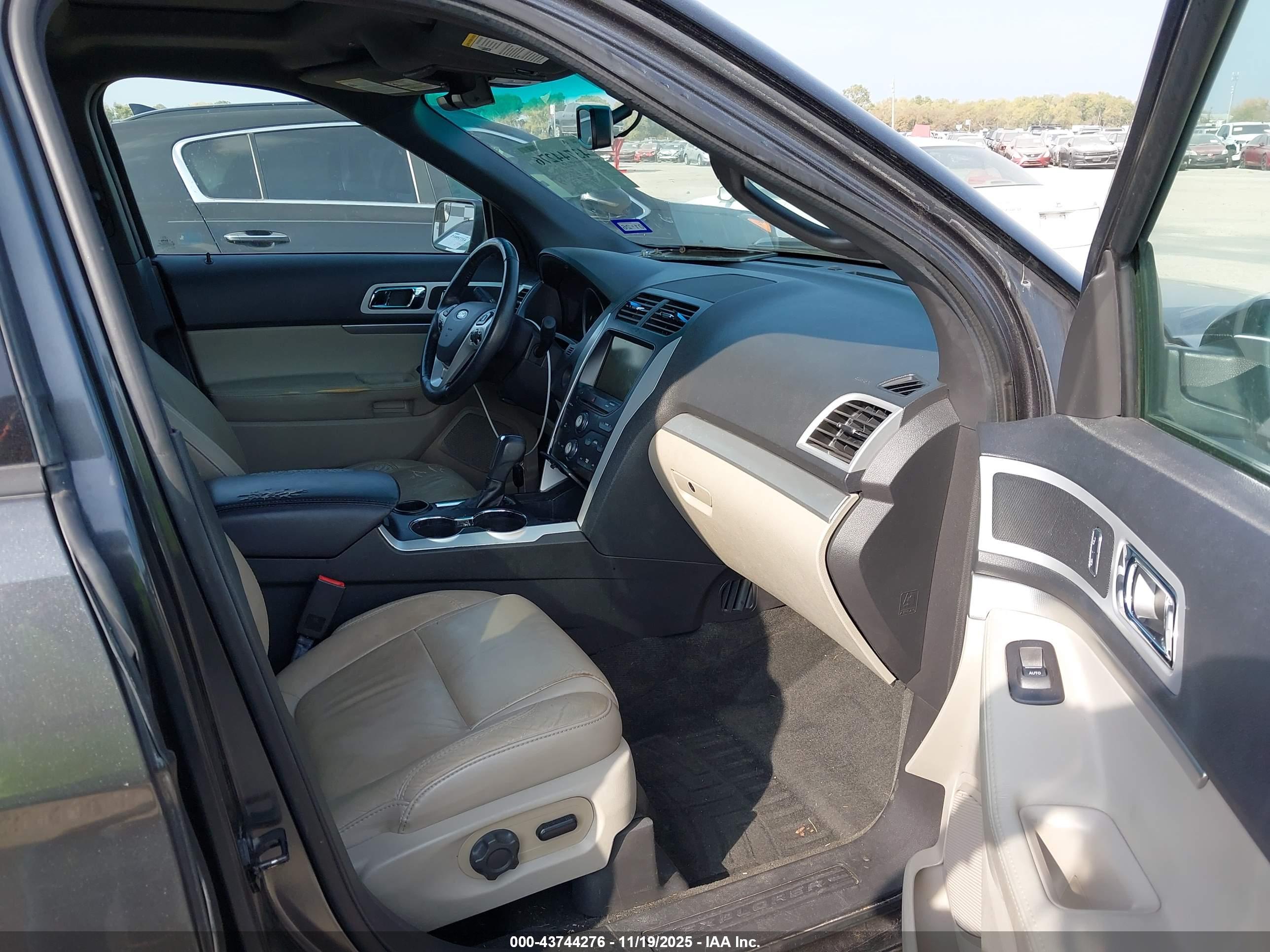 FORD EXPLORER image 5