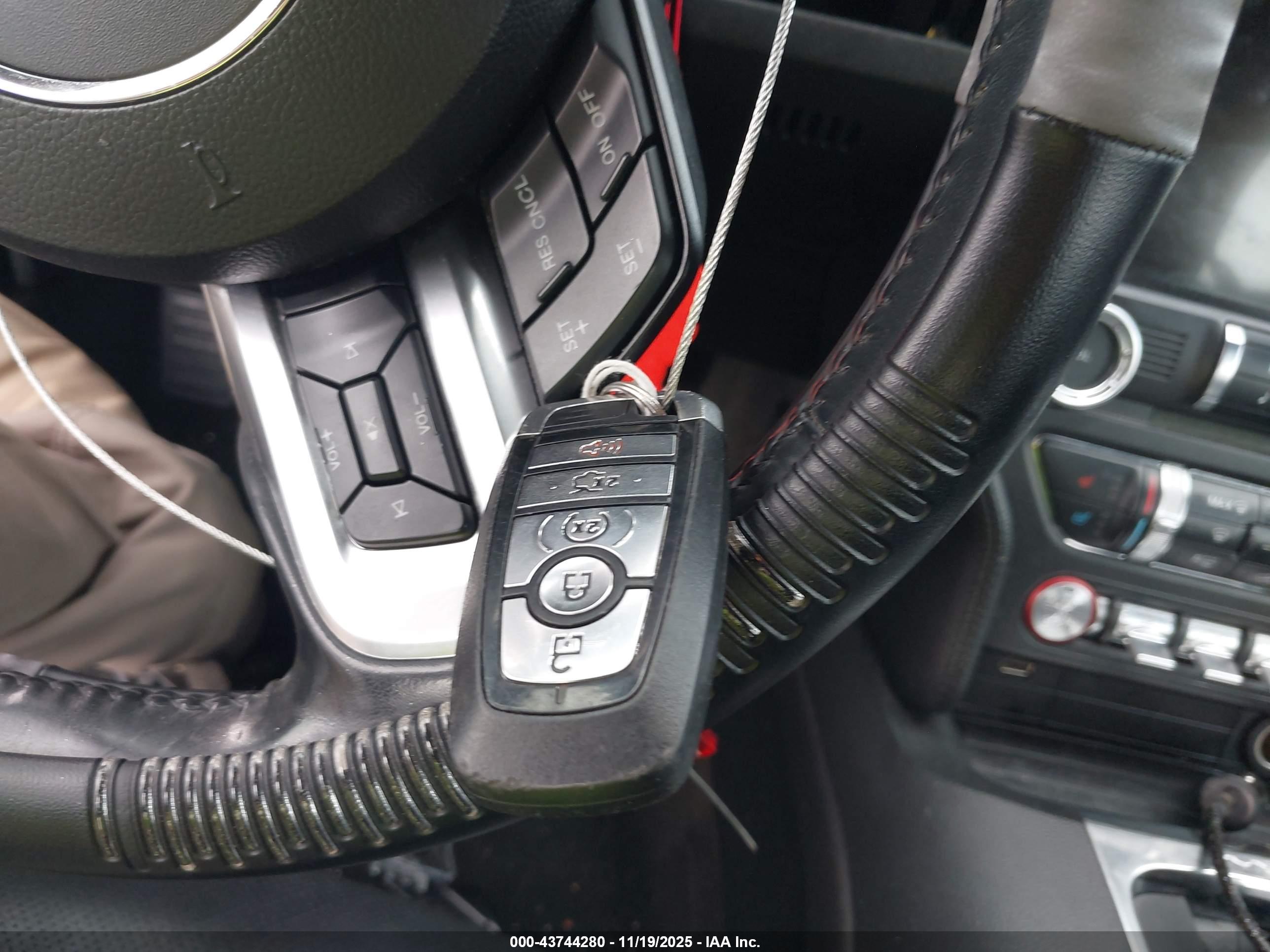FORD MUSTANG image 11