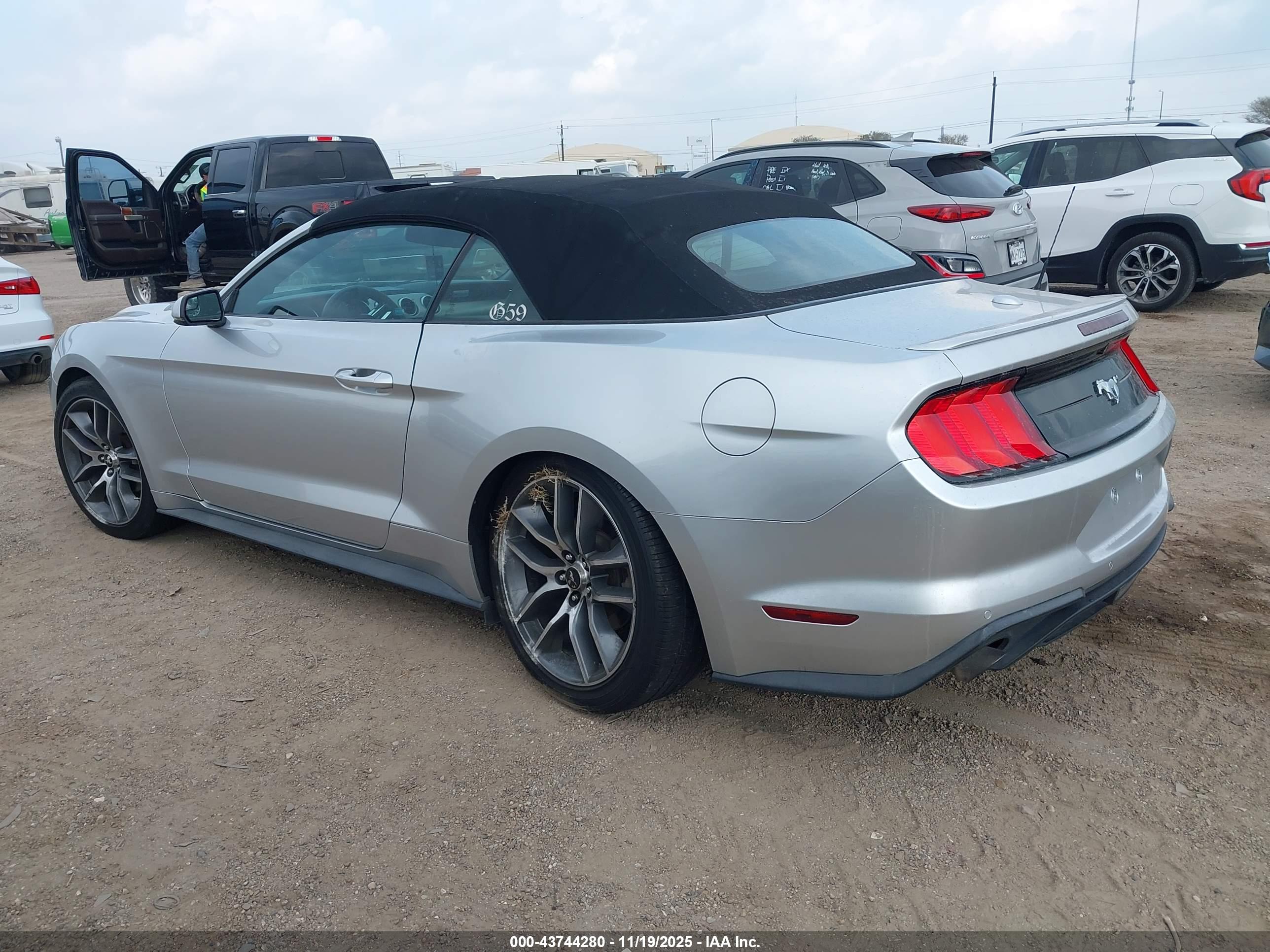 FORD MUSTANG image 3