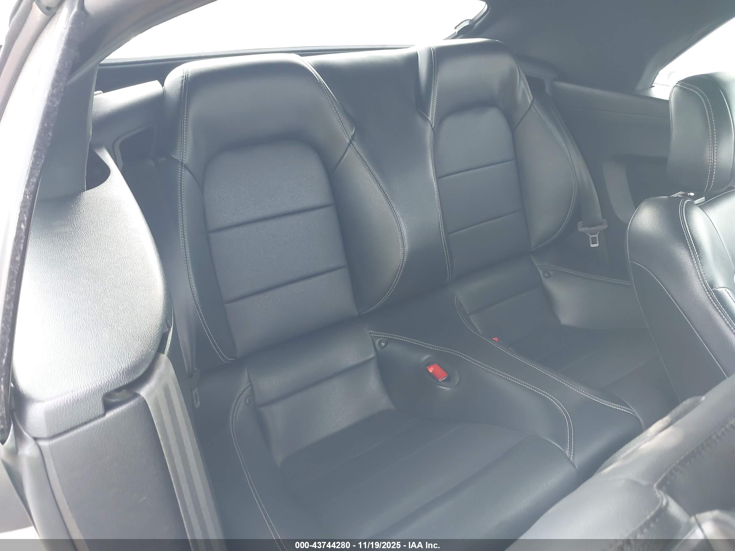 FORD MUSTANG image 8