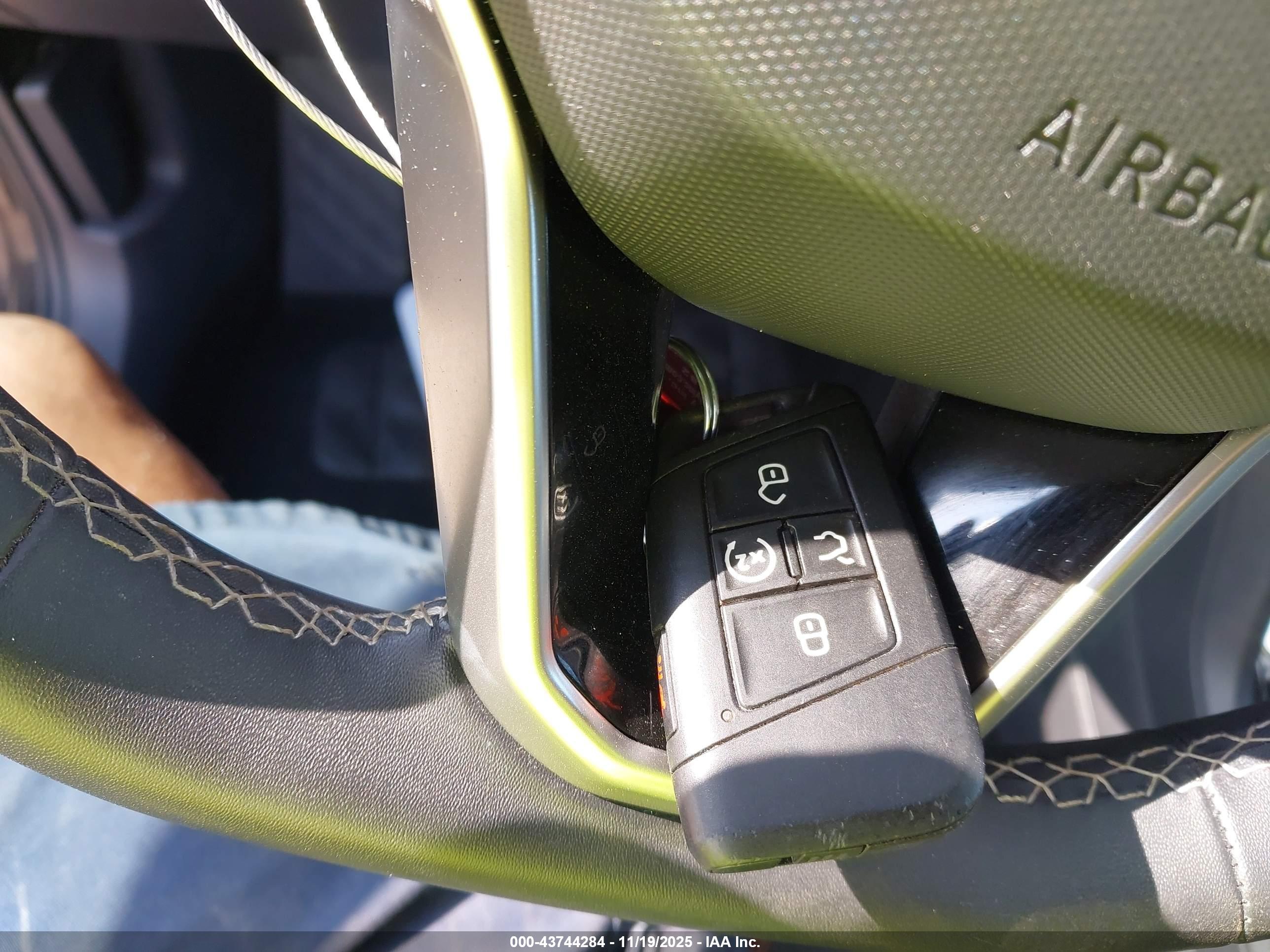VOLKSWAGEN TAOS image 11