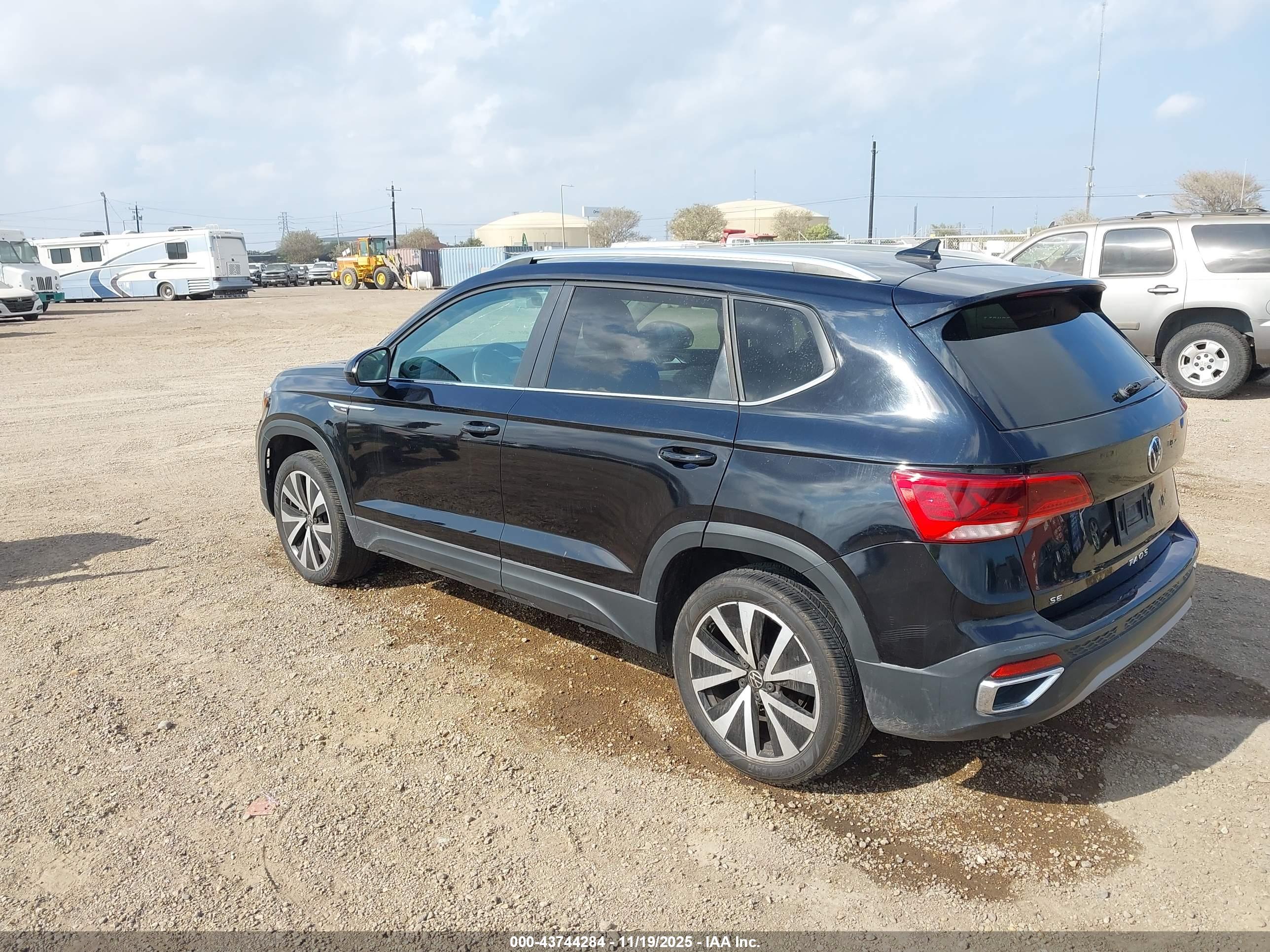 VOLKSWAGEN TAOS image 3