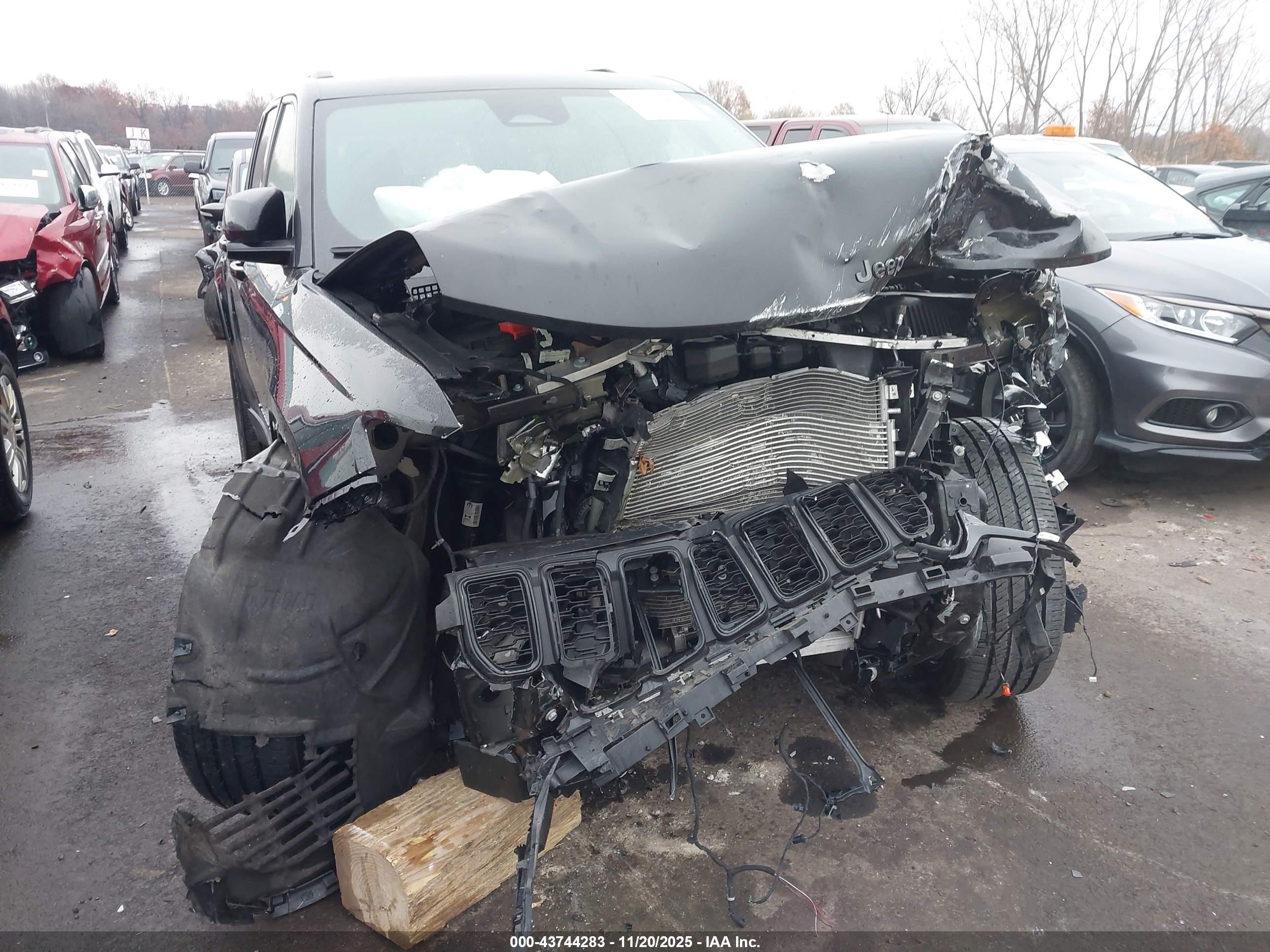 JEEP GRAND image 6