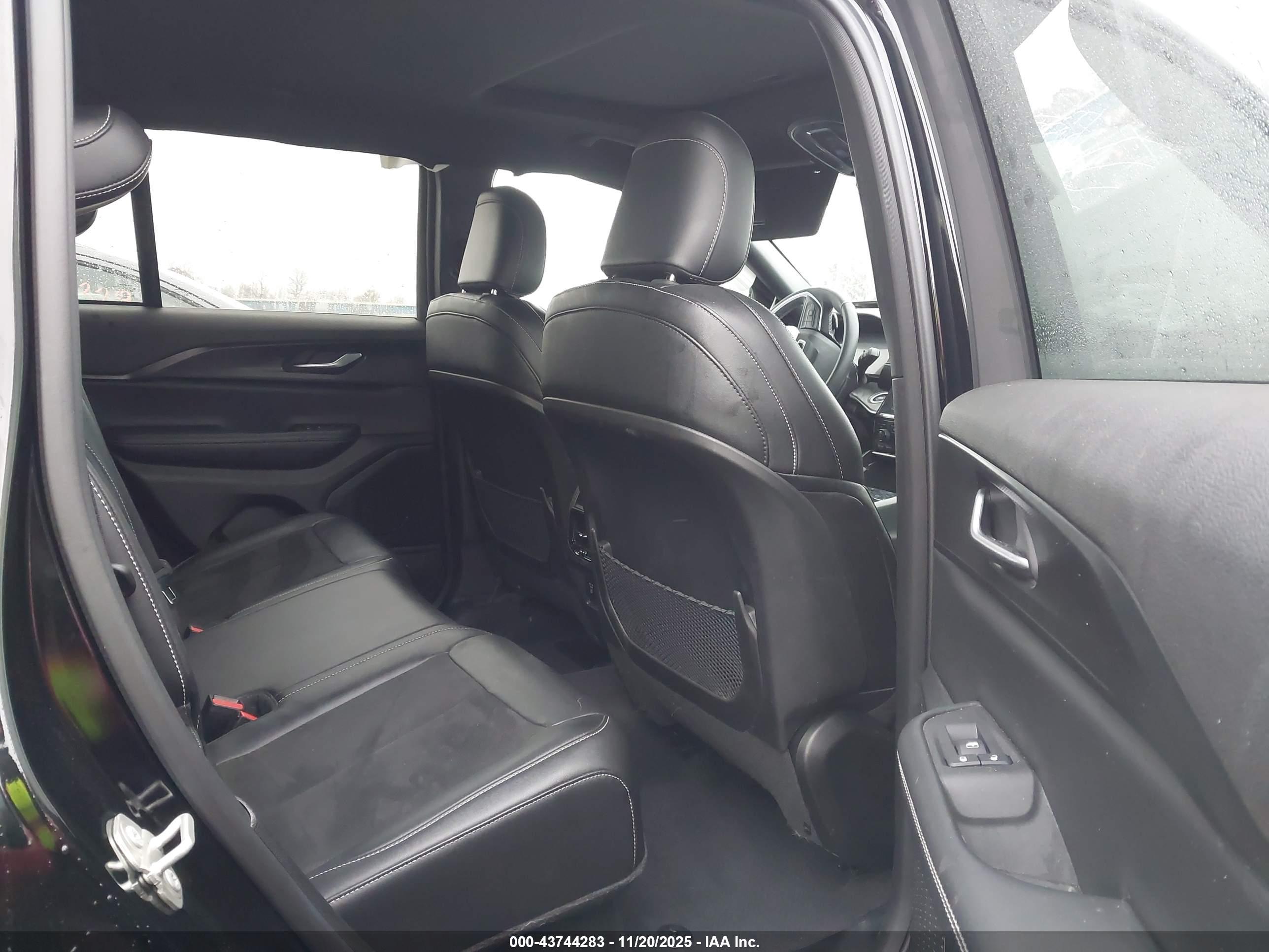 JEEP GRAND image 8