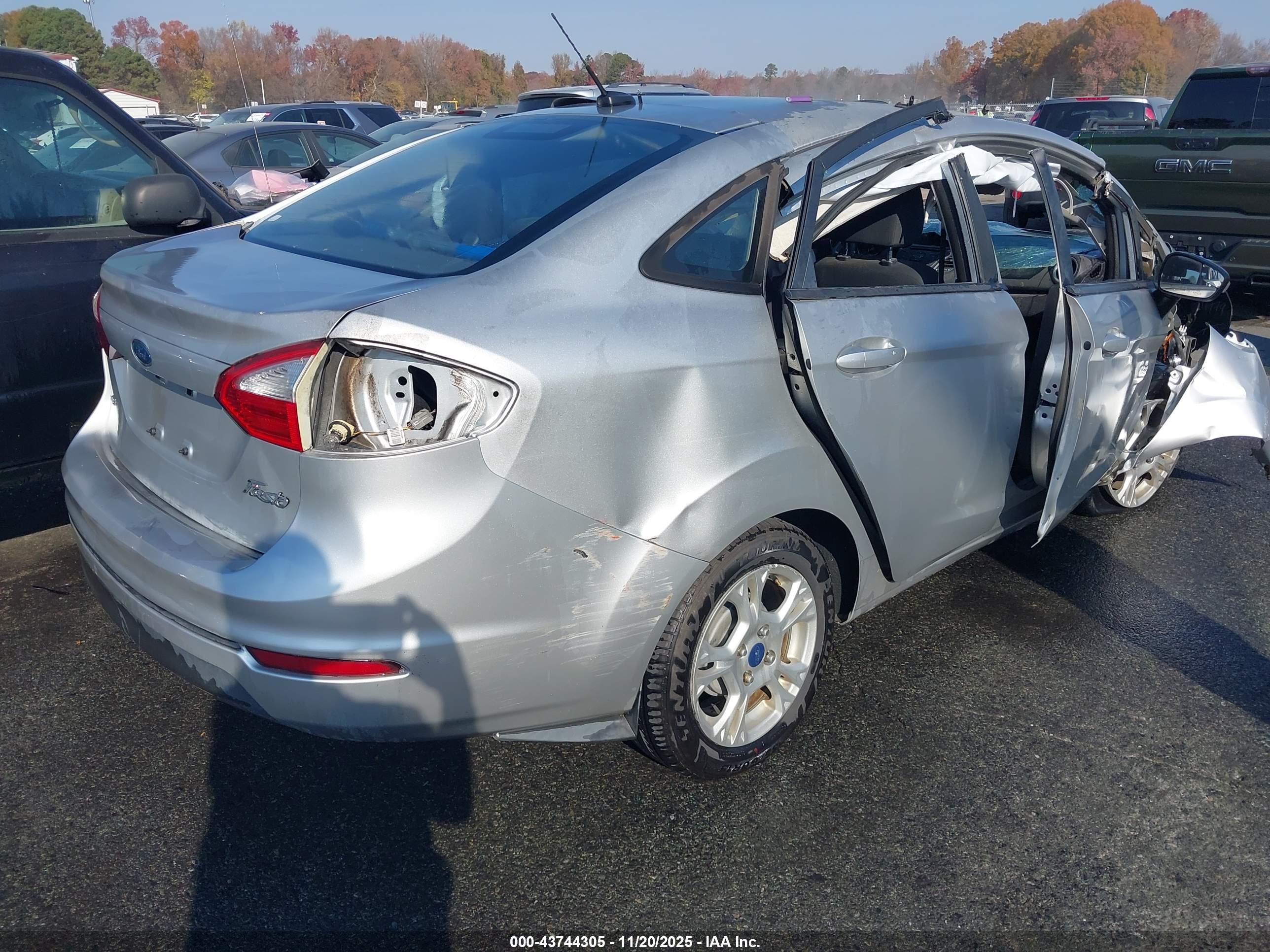 FORD FIESTA image 4