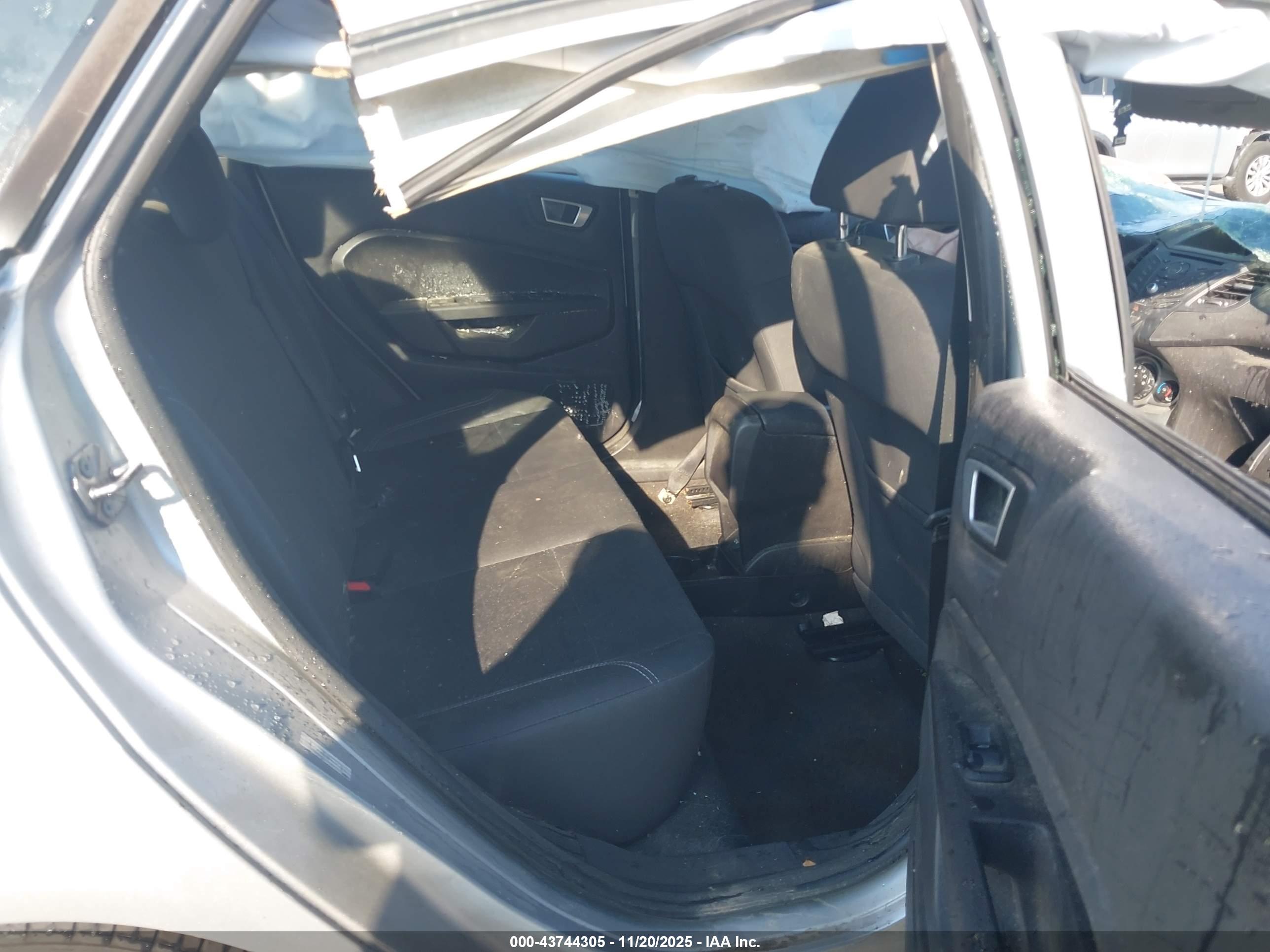 FORD FIESTA image 8