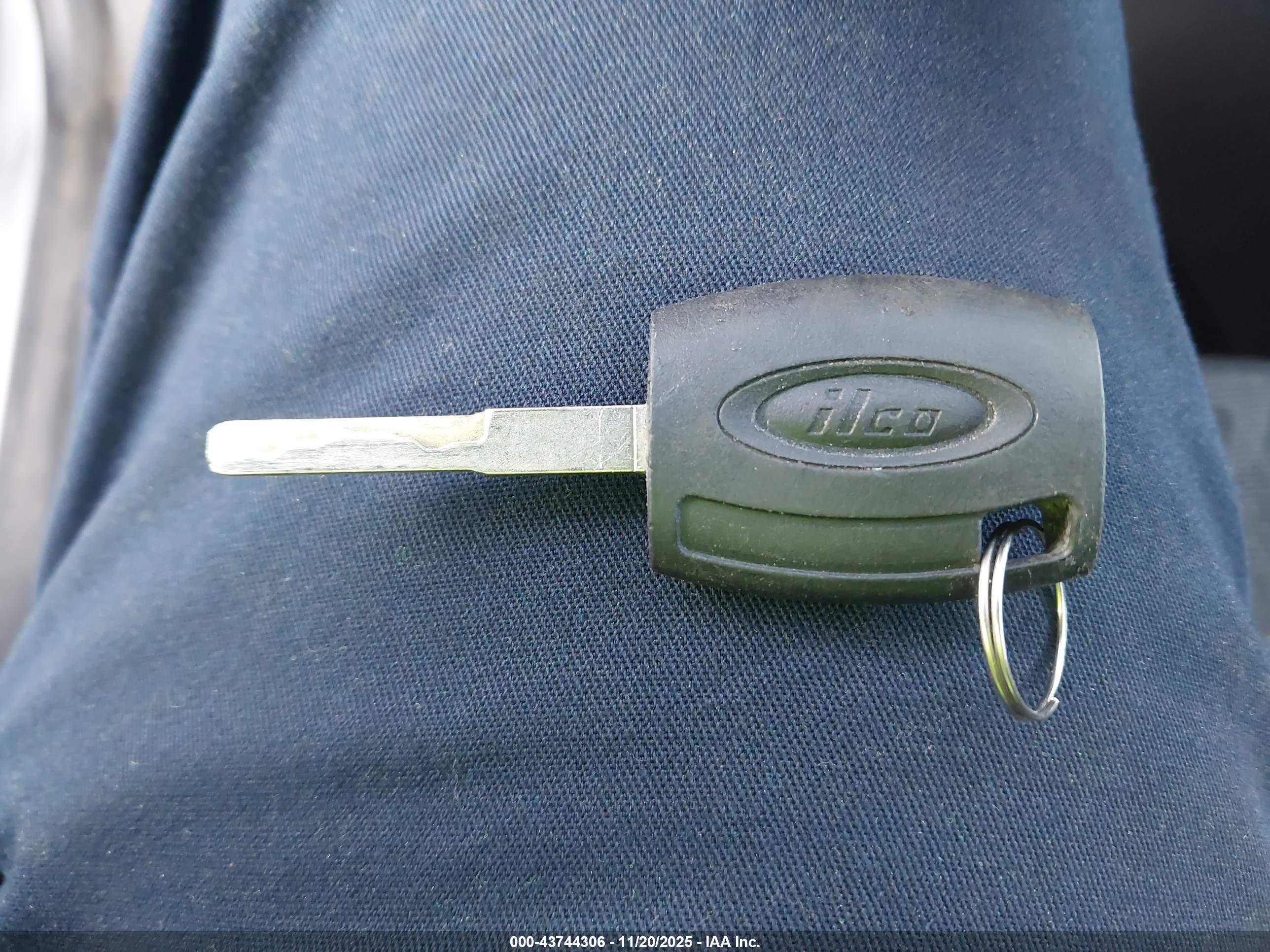 FORD FIESTA image 11
