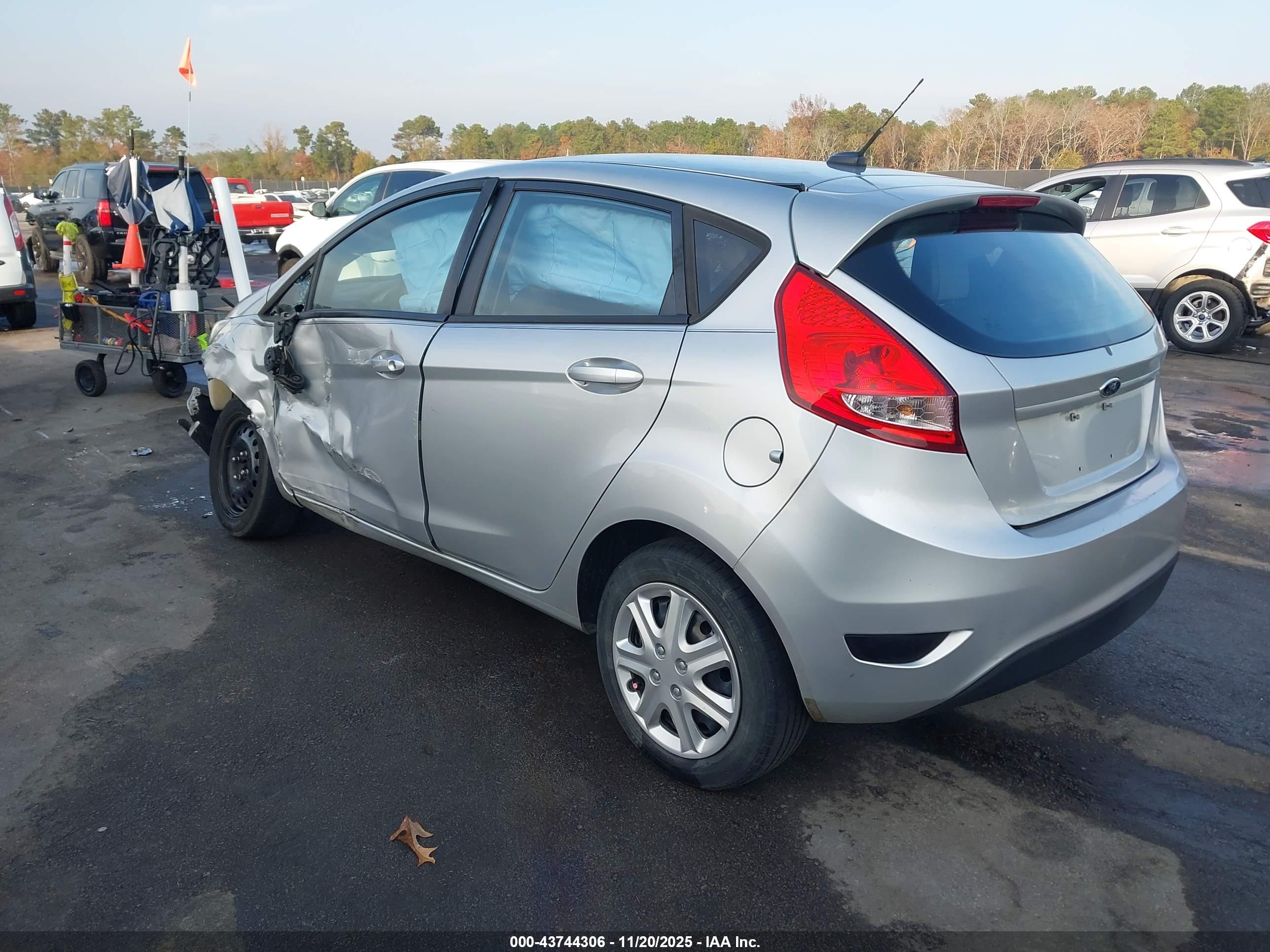 FORD FIESTA image 3