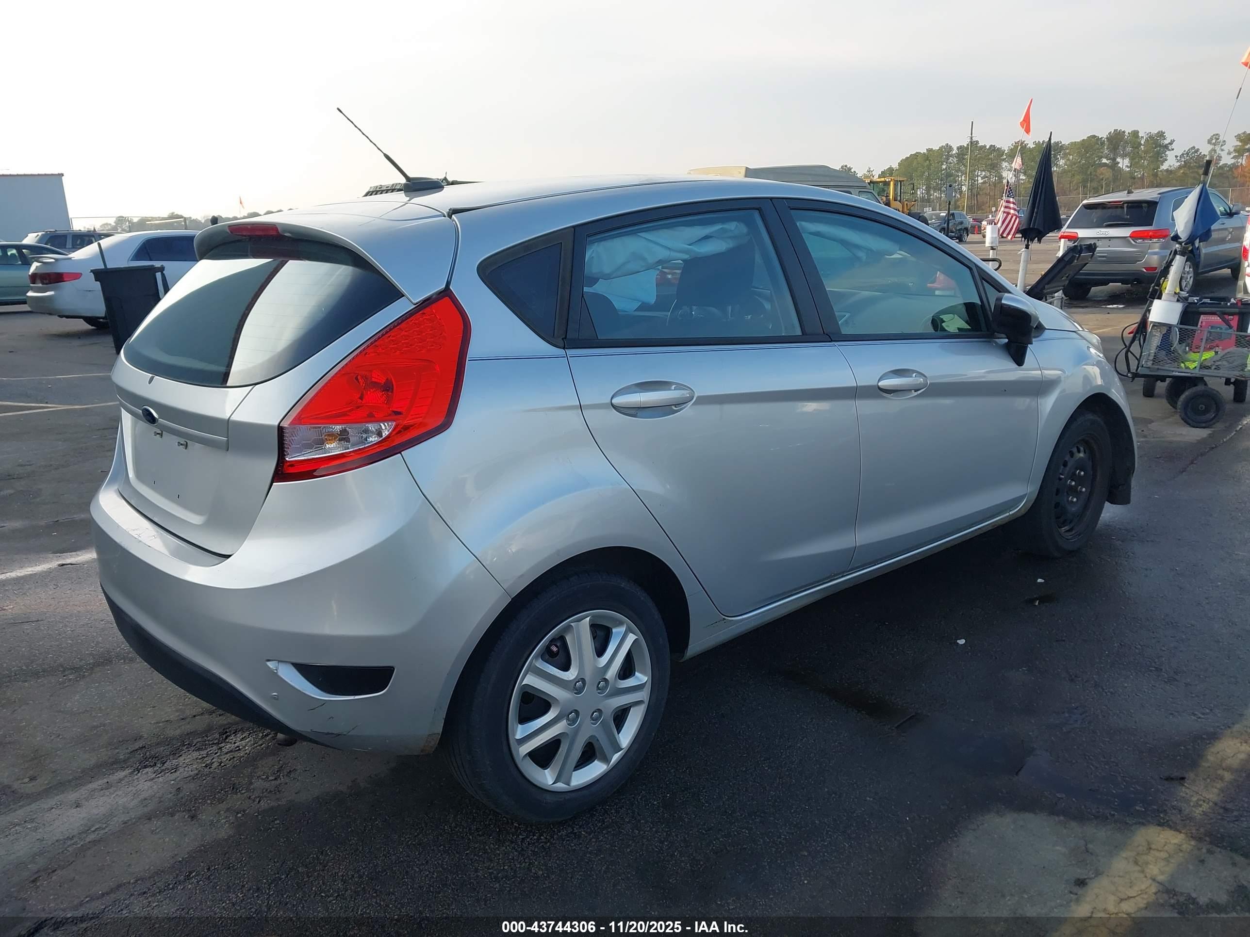 FORD FIESTA image 4