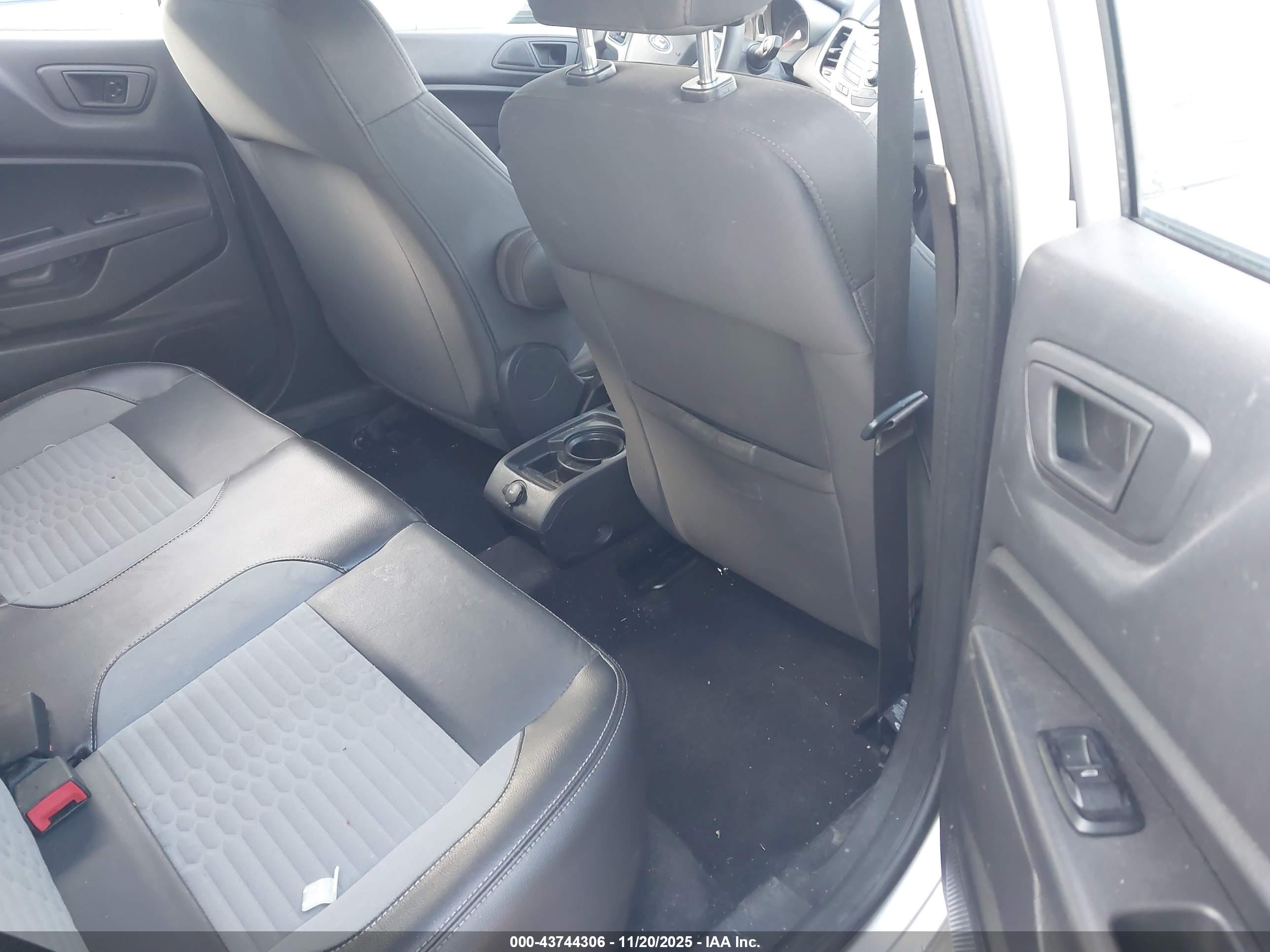 FORD FIESTA image 8