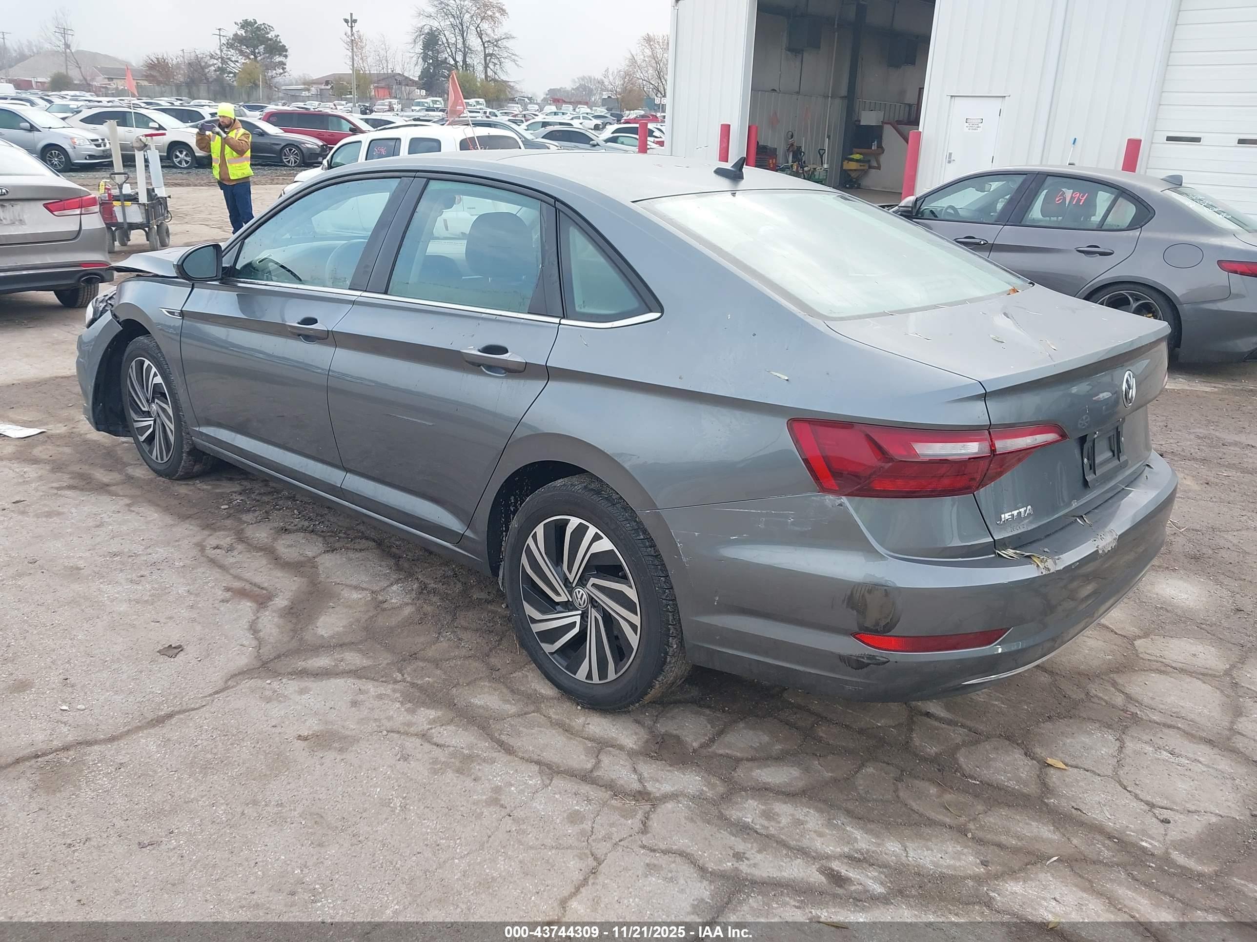 VOLKSWAGEN JETTA image 3