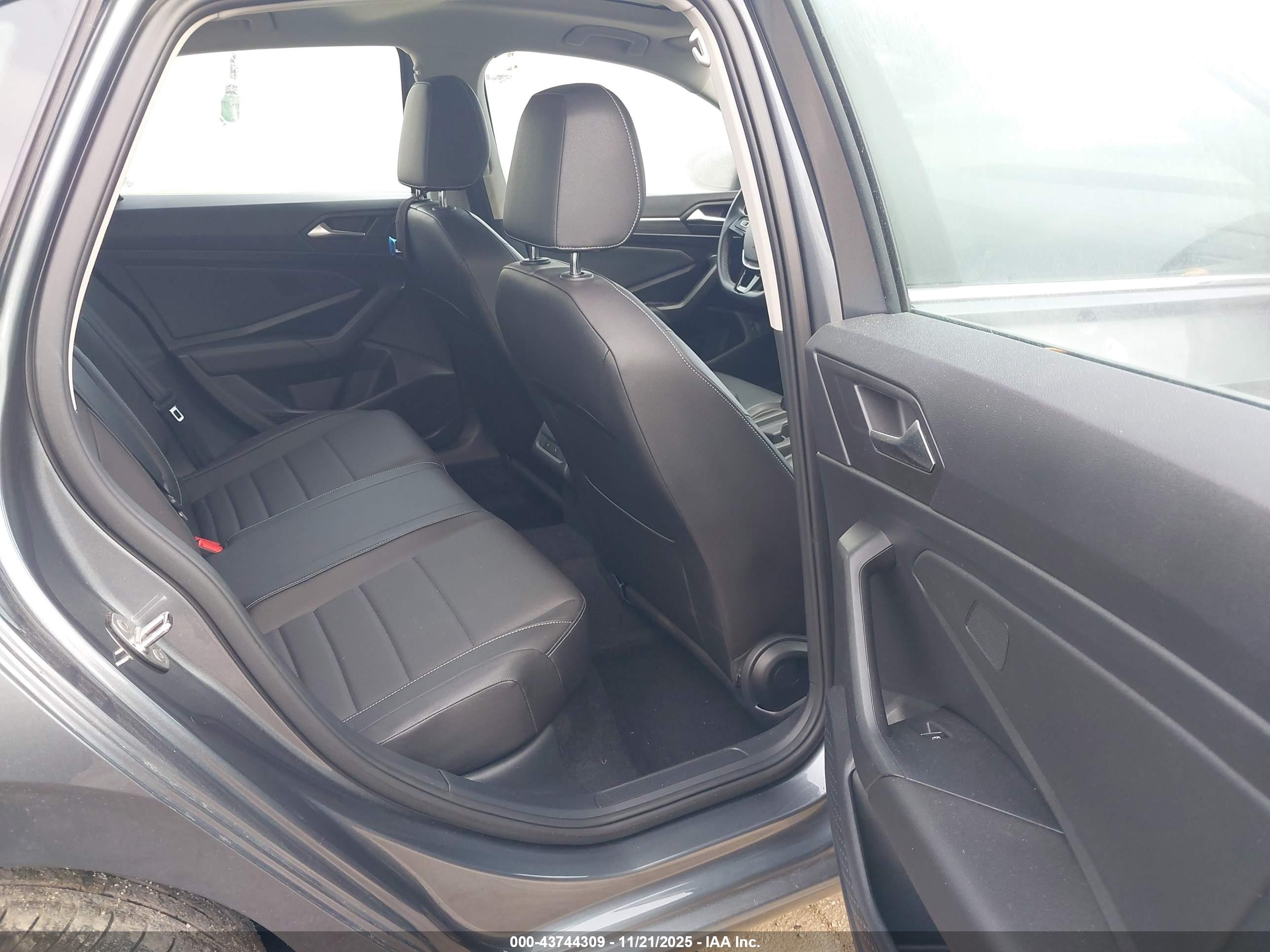 VOLKSWAGEN JETTA image 8