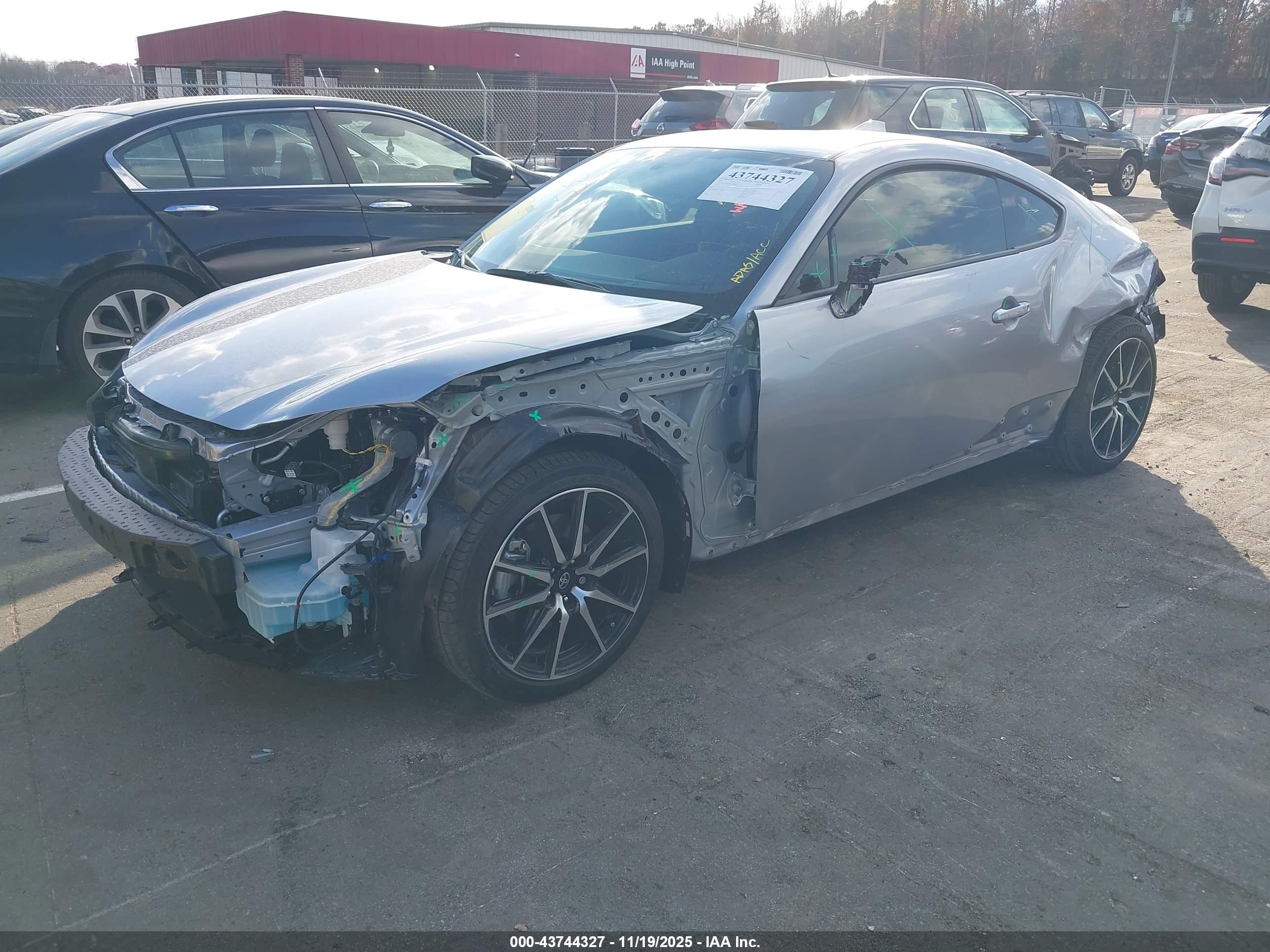 TOYOTA GR86 image 2
