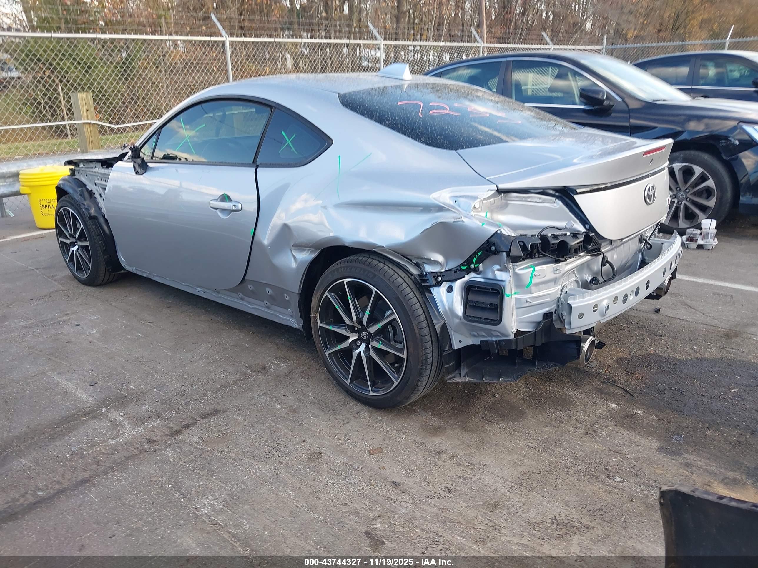 TOYOTA GR86 image 3