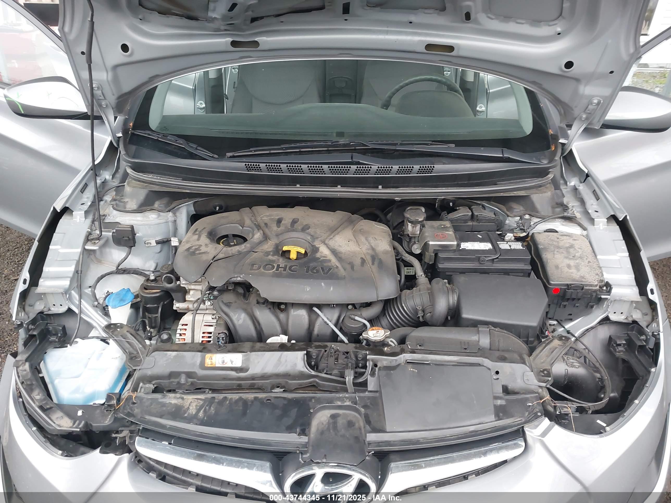 HYUNDAI ELANTRA image 10