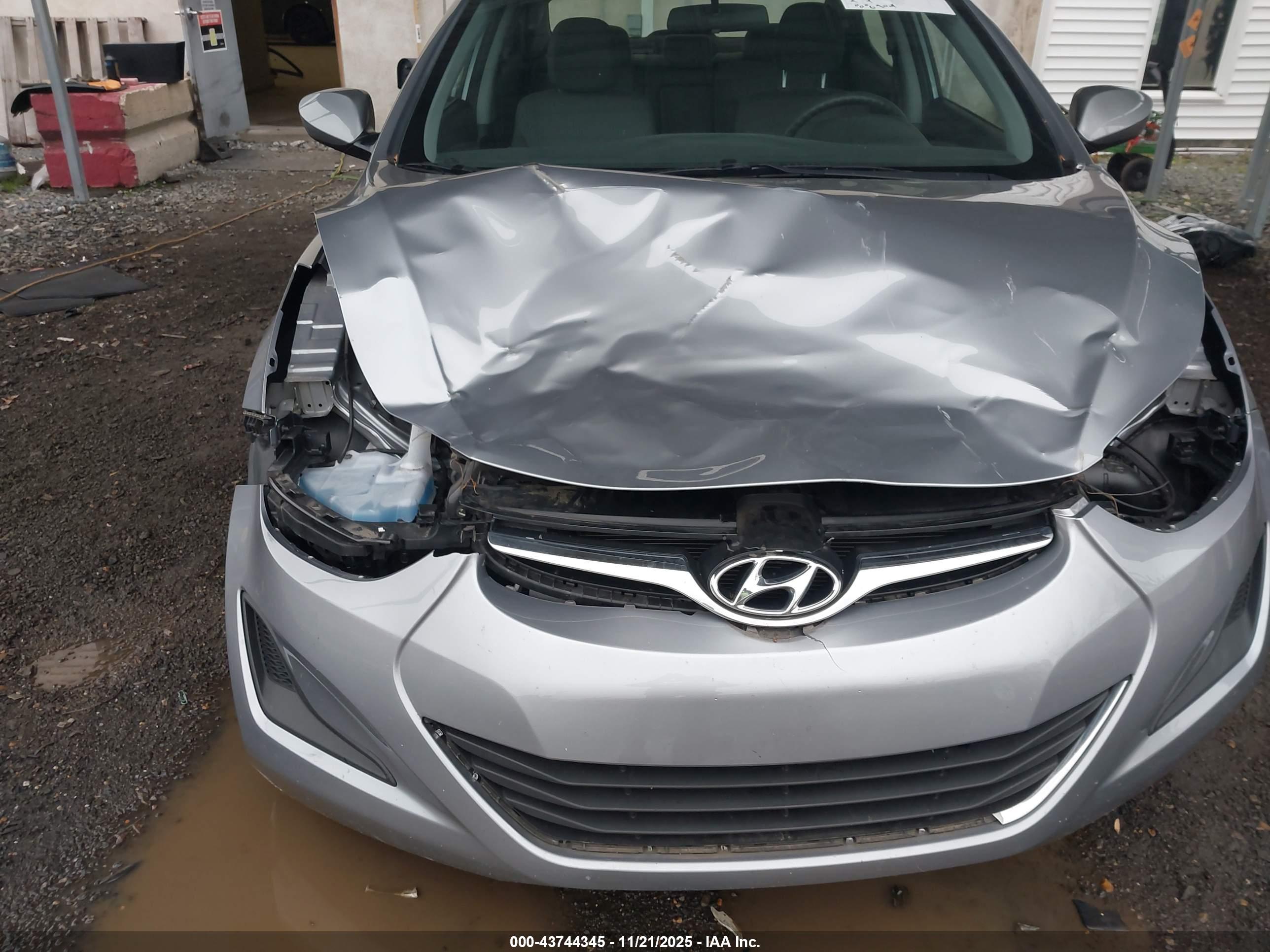 HYUNDAI ELANTRA image 6