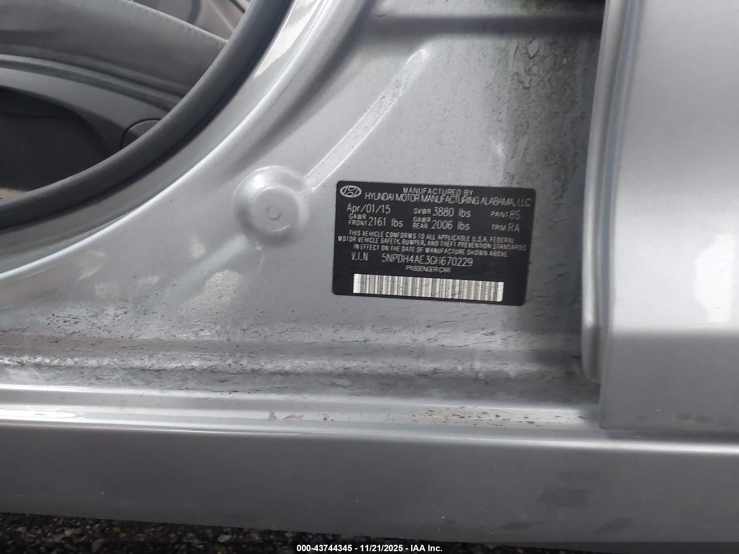HYUNDAI ELANTRA image 9