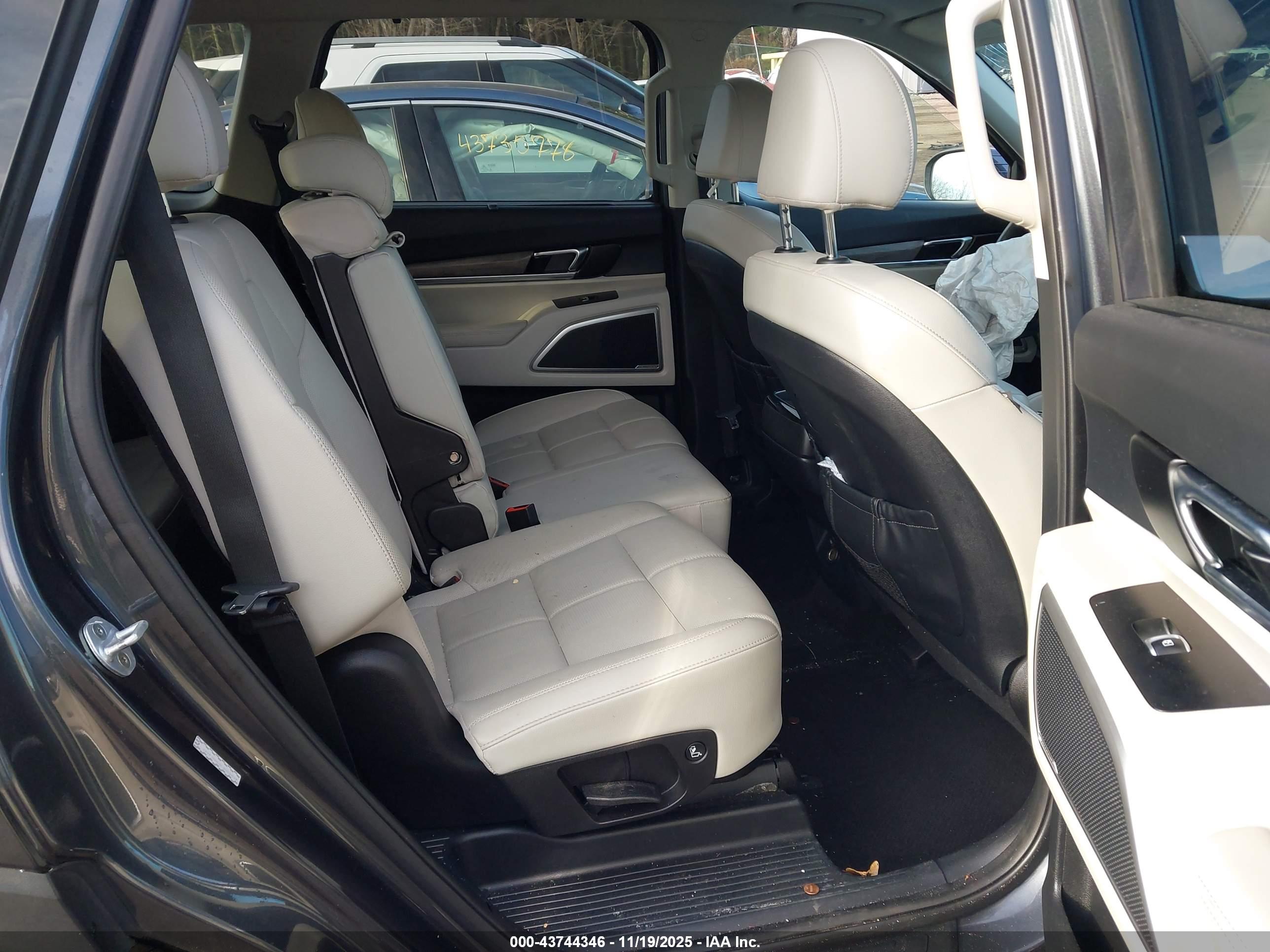 KIA TELLURIDE image 8