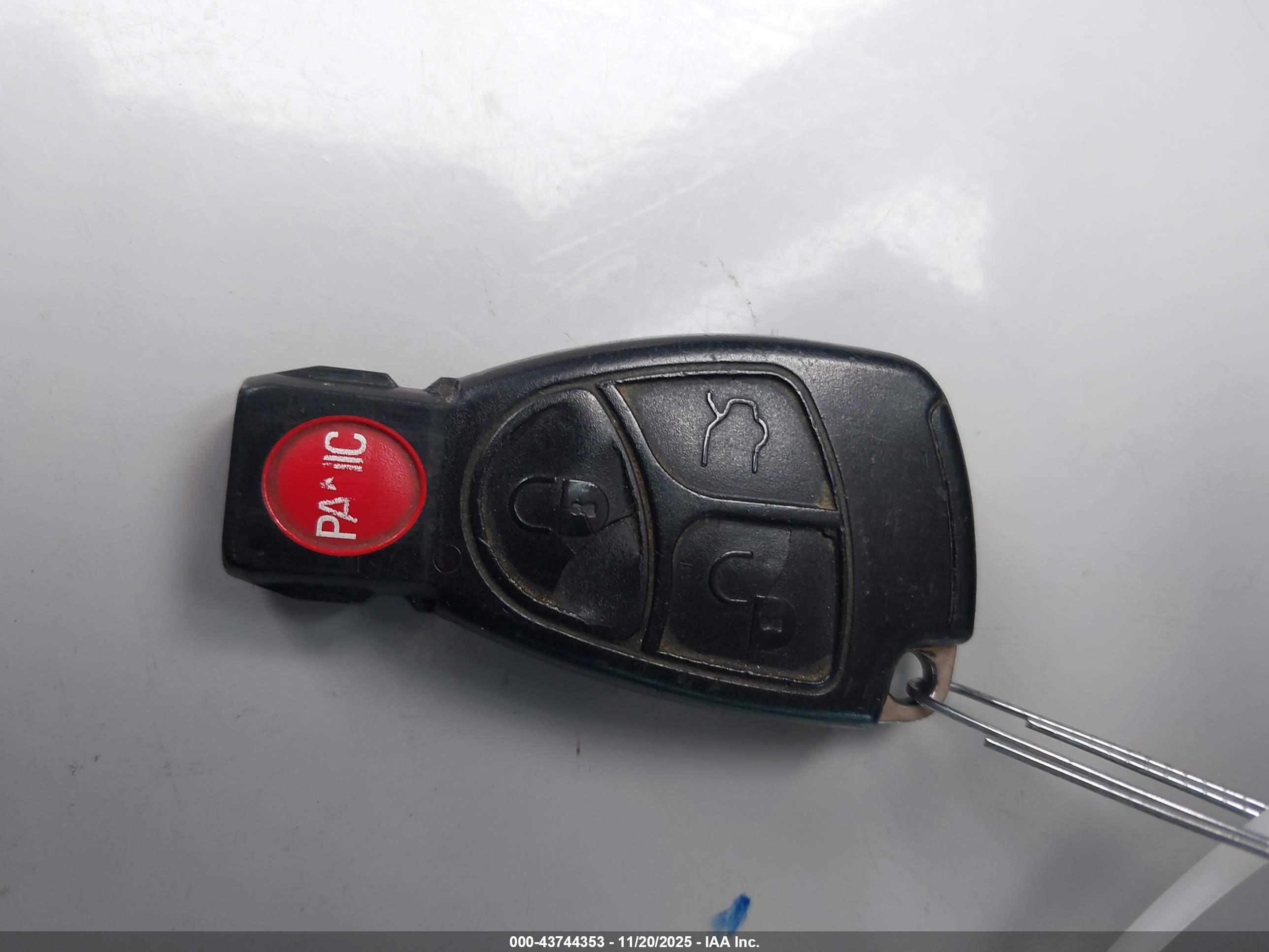 MERCEDES-BENZ C image 11