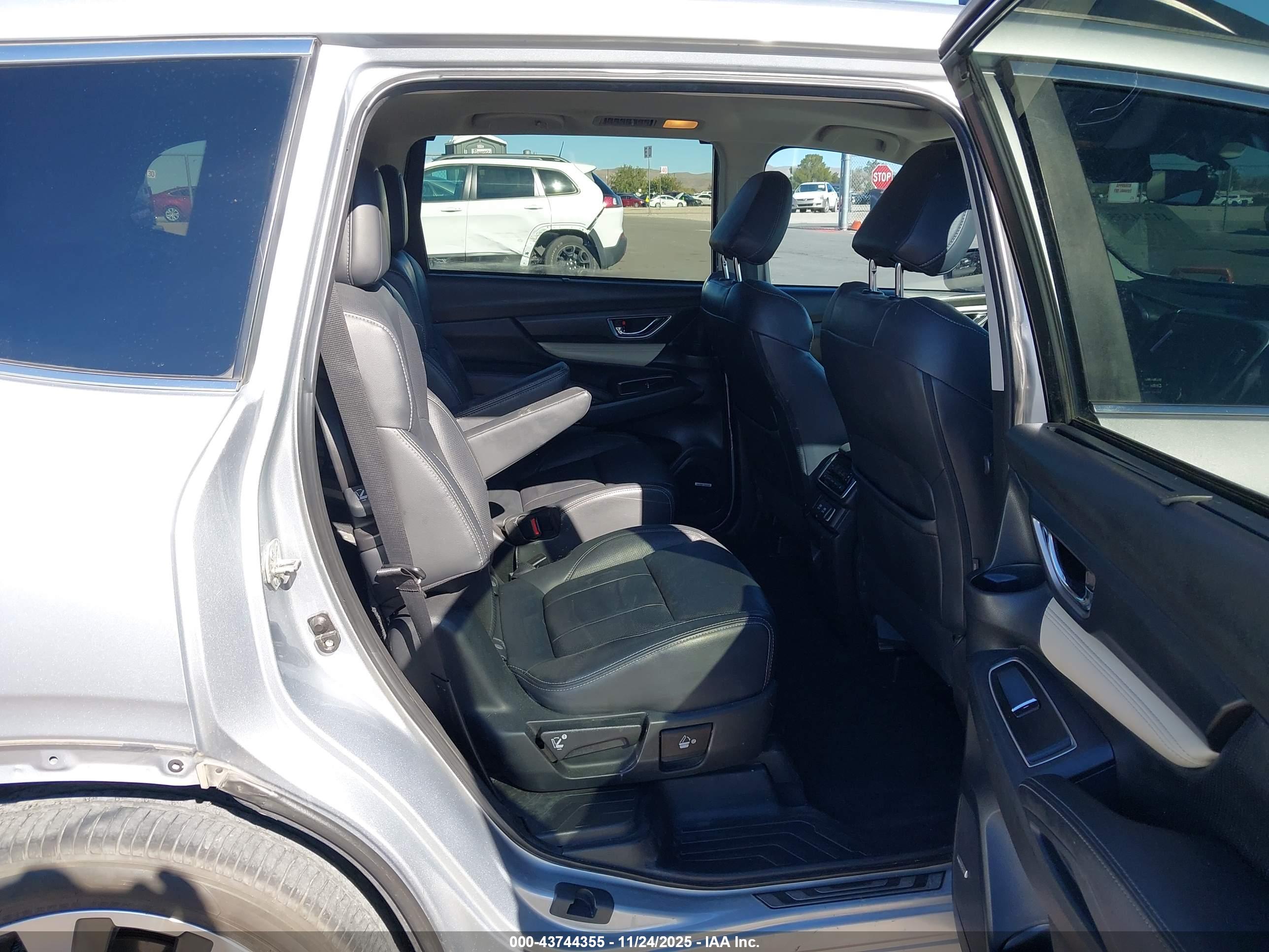 SUBARU ASCENT image 8