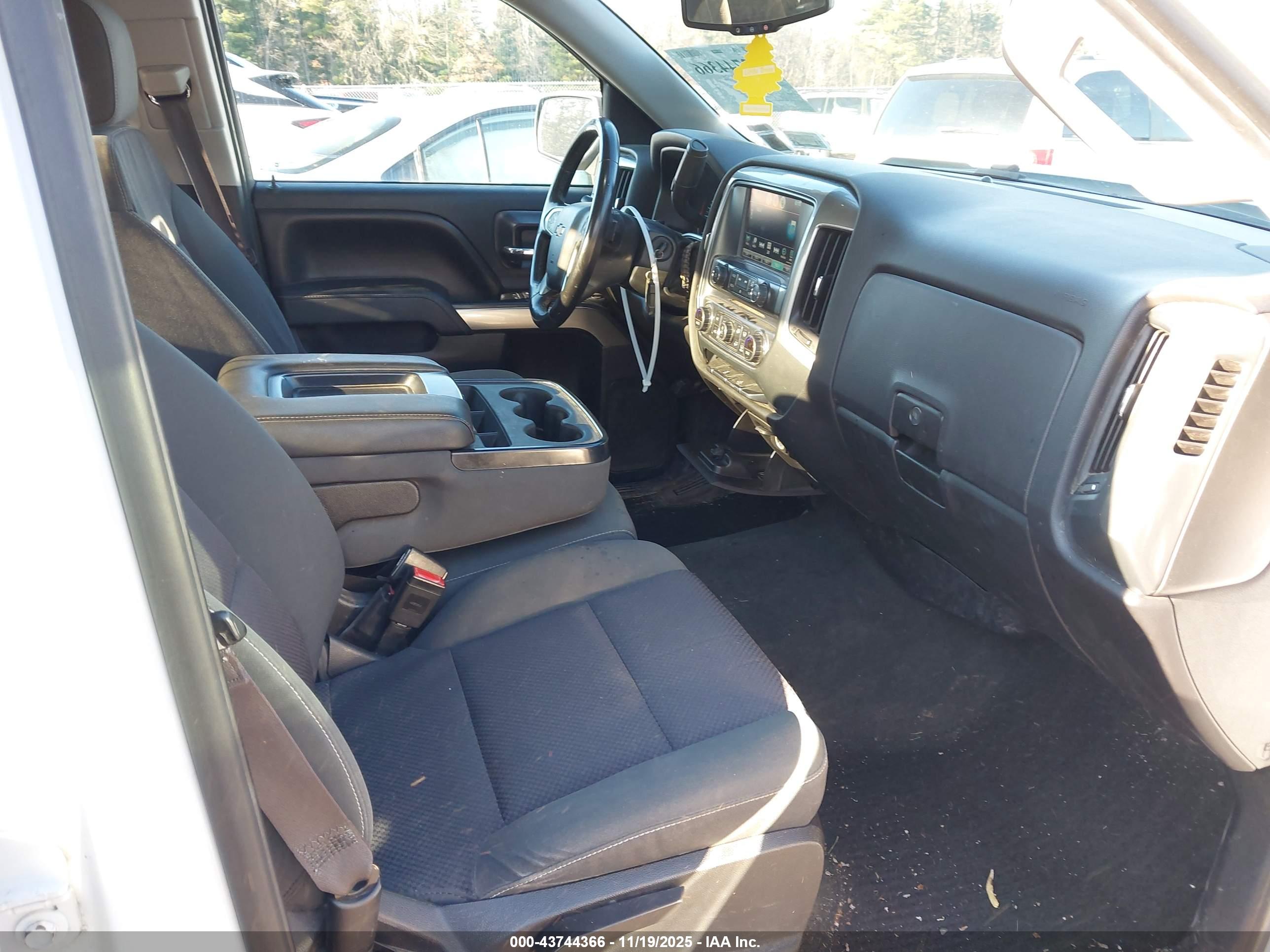 CHEVROLET SILVERADO image 5