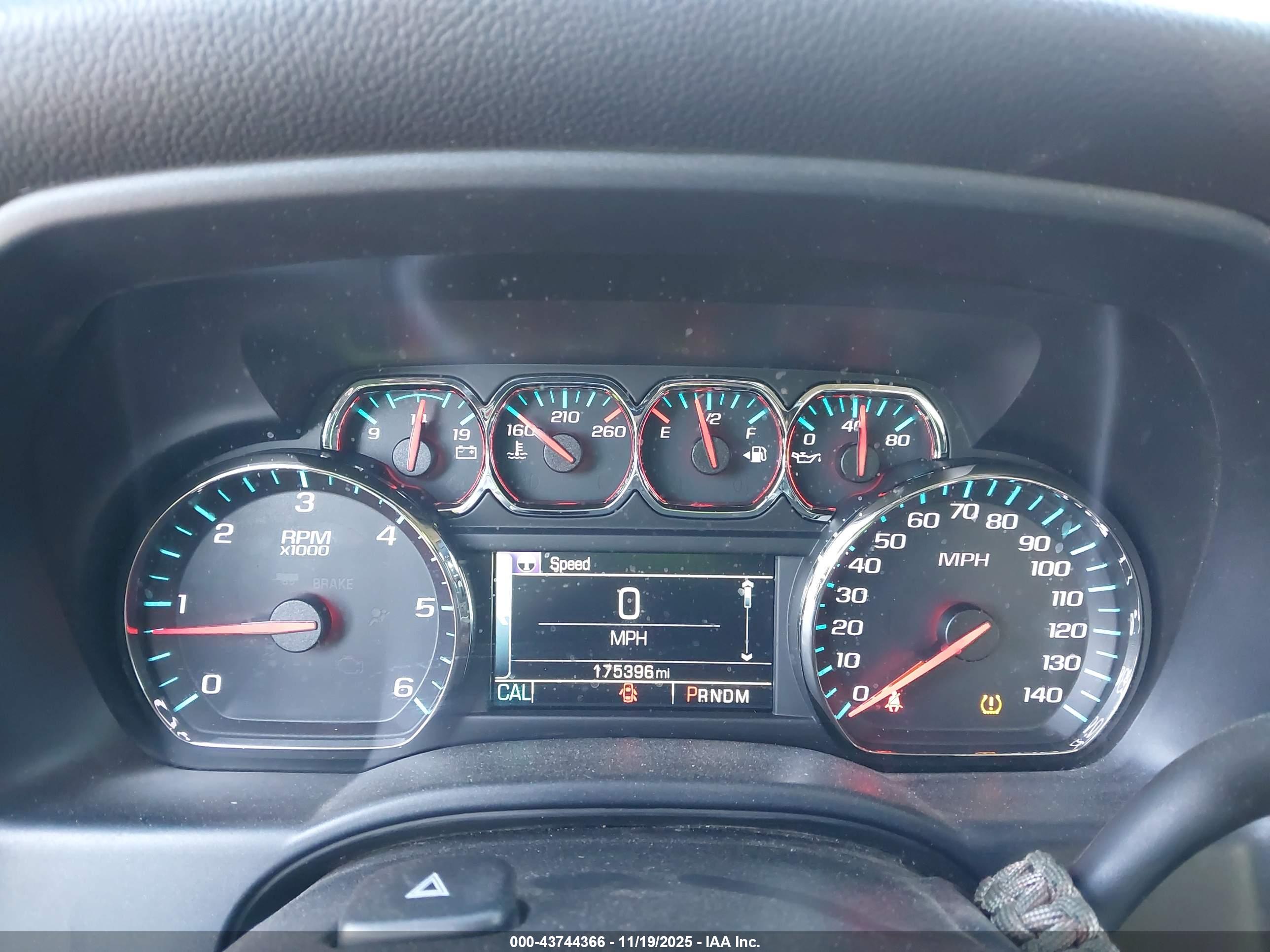 CHEVROLET SILVERADO image 7