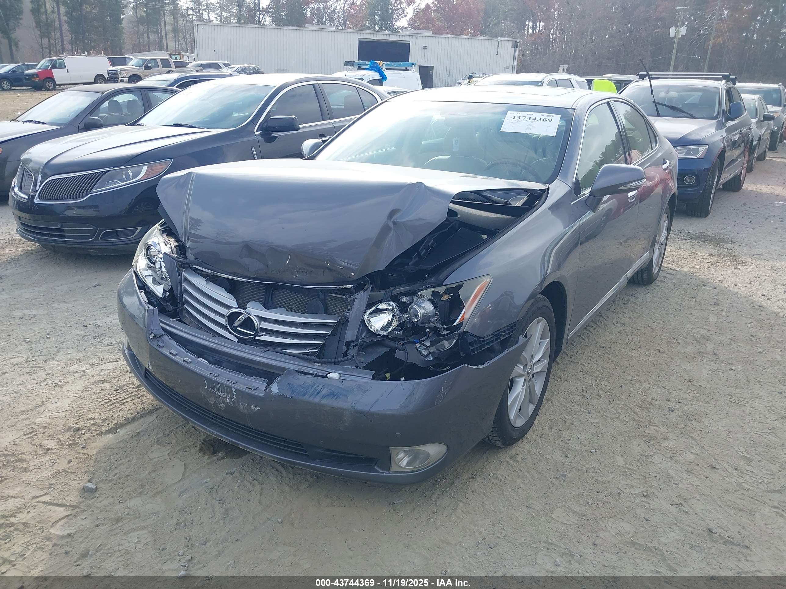 LEXUS ES image 2