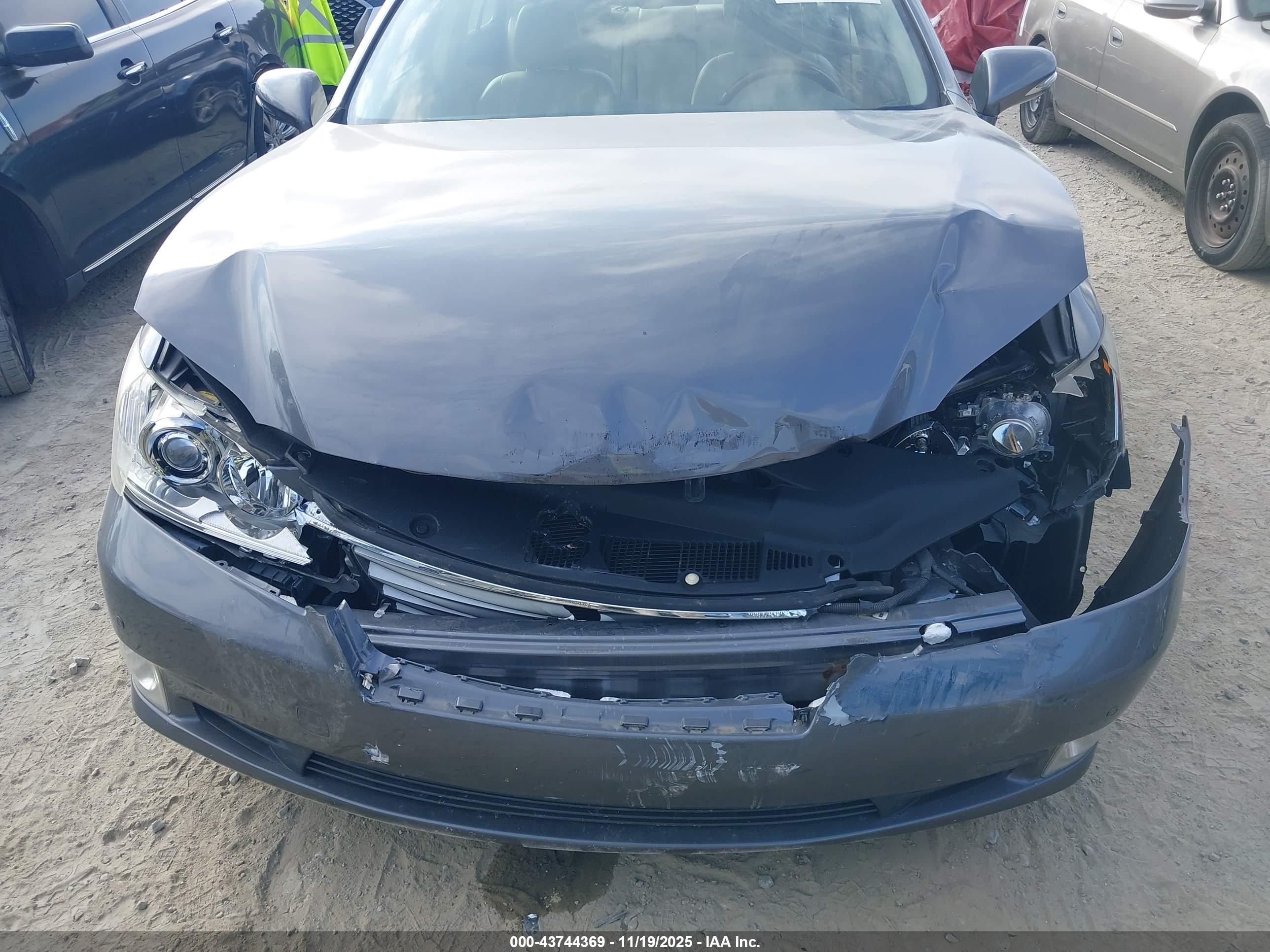 LEXUS ES image 6