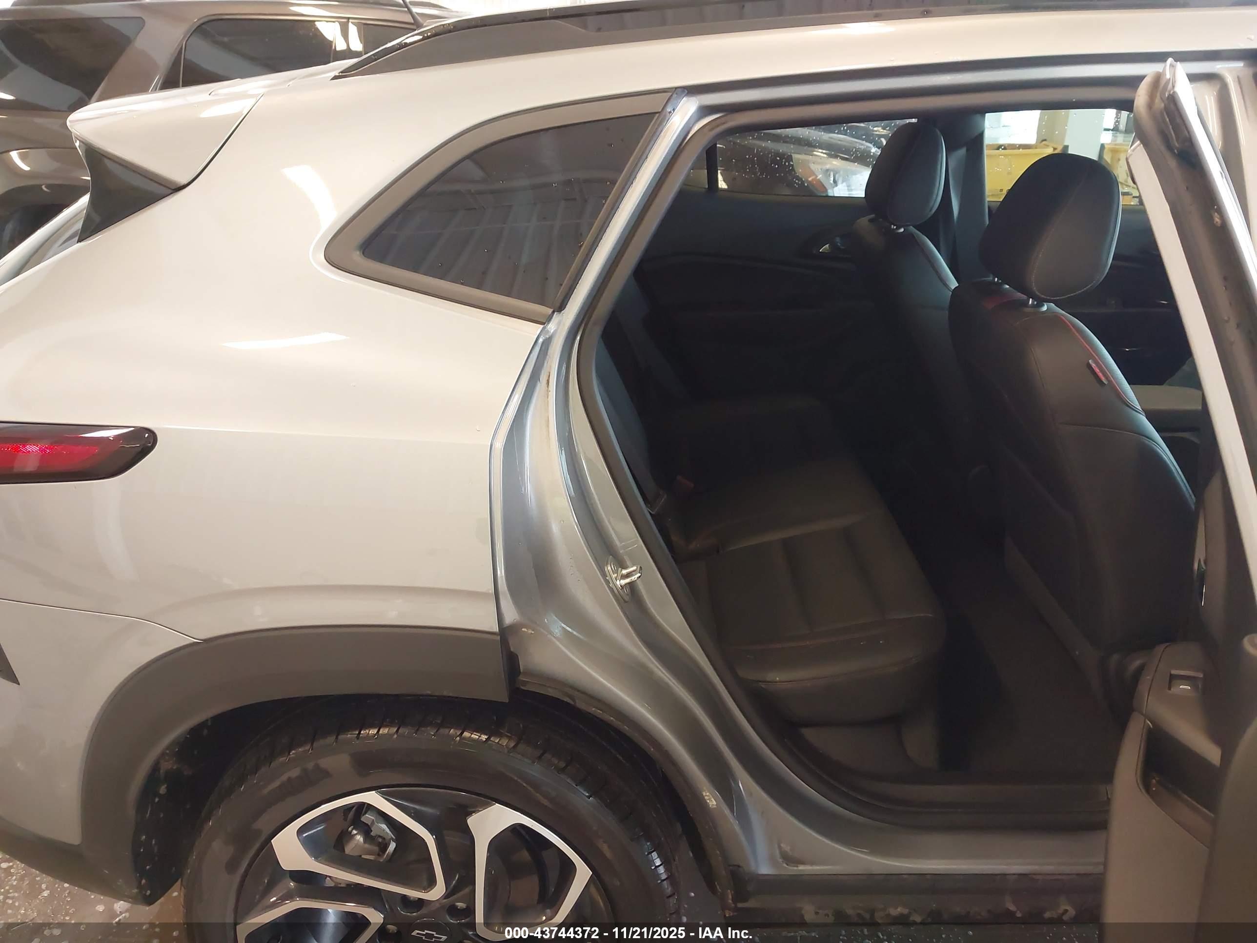 CHEVROLET TRAX image 8